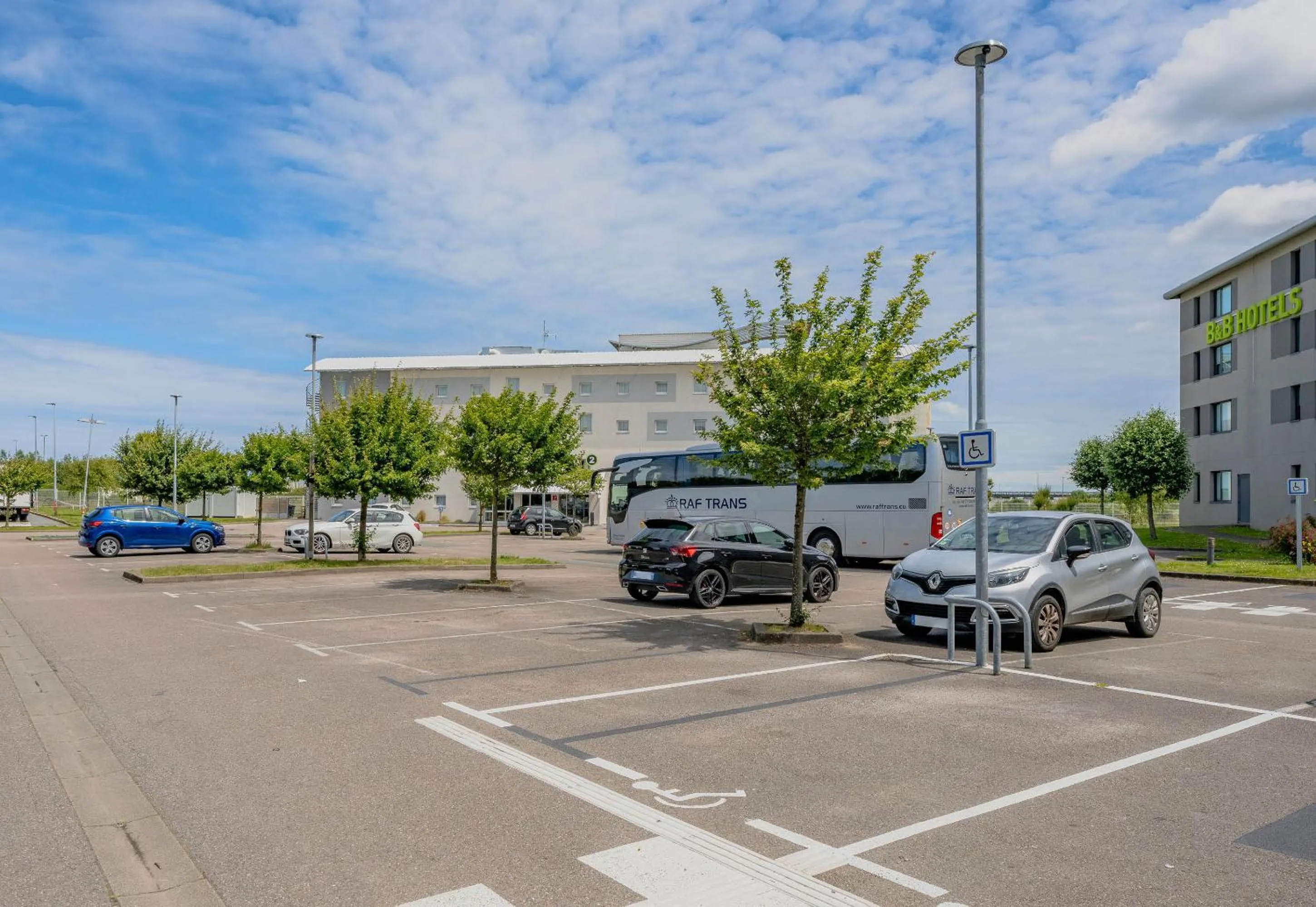 Parking in B&B HOTEL Calais Terminal Cité Europe 4 étoiles