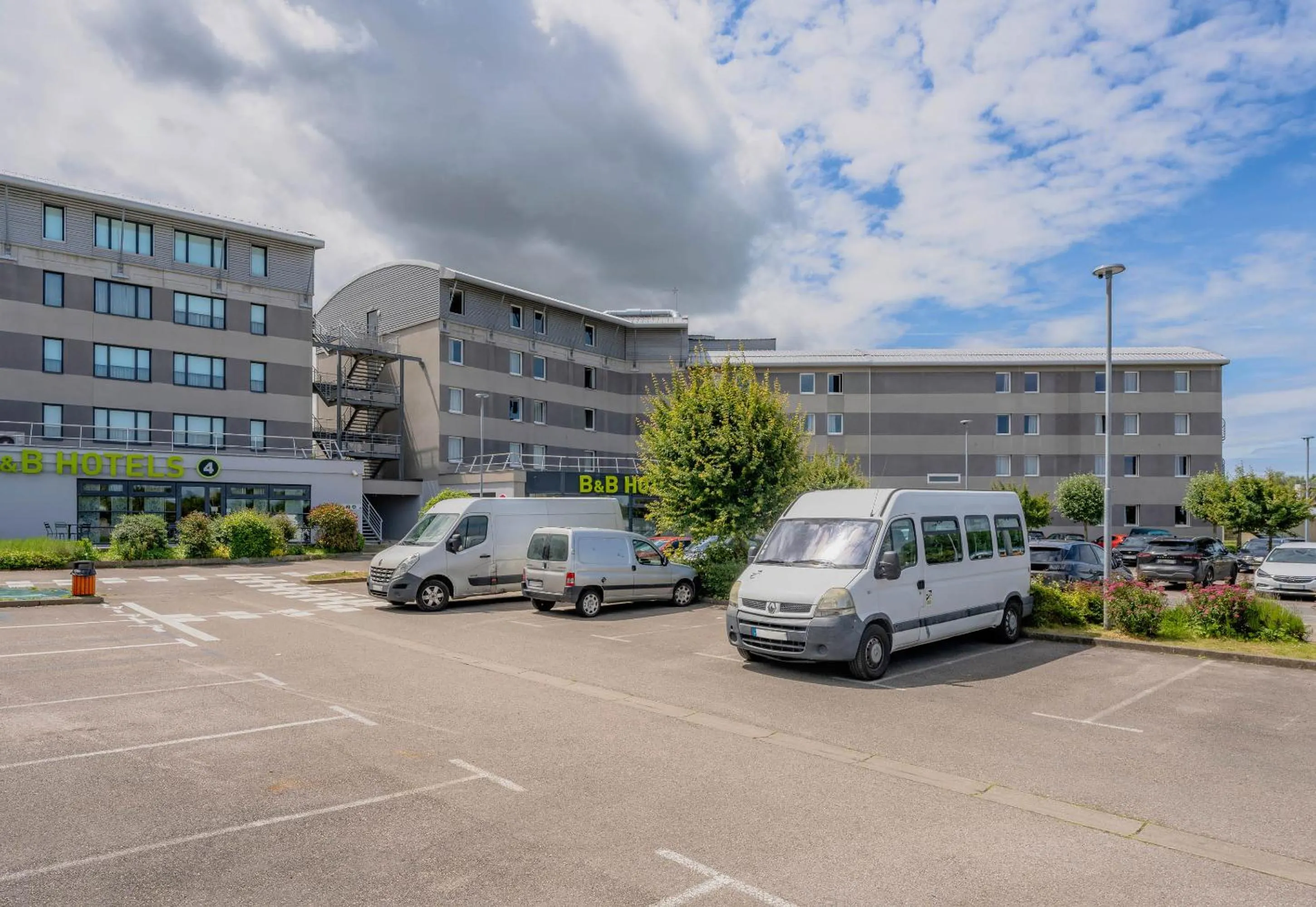 Parking in B&B HOTEL Calais Terminal Cité Europe 4 étoiles