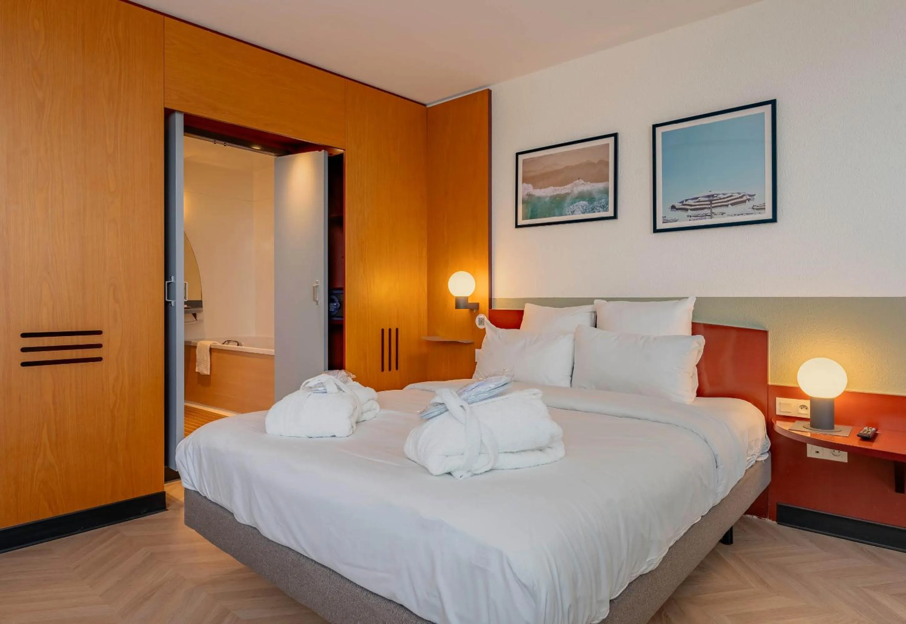 Bedroom, Bed in B&B HOTEL Calais Terminal Cité Europe 4 étoiles