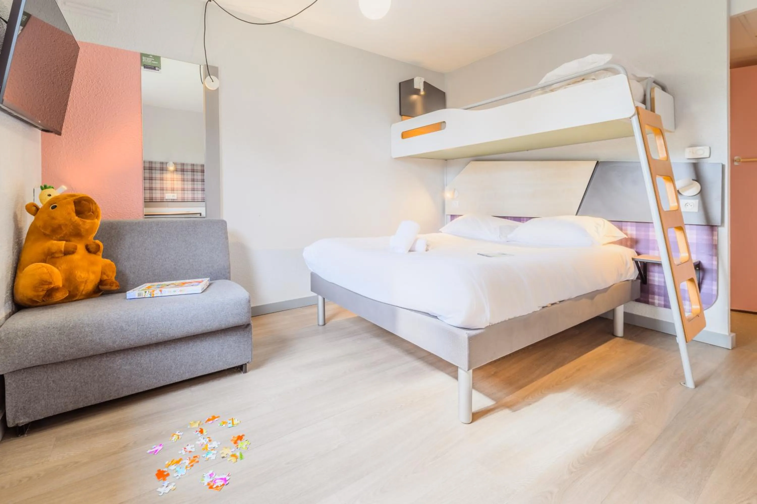 Photo of the whole room, Bed in greet hôtel Annecy Cran-Gevrier by Accor