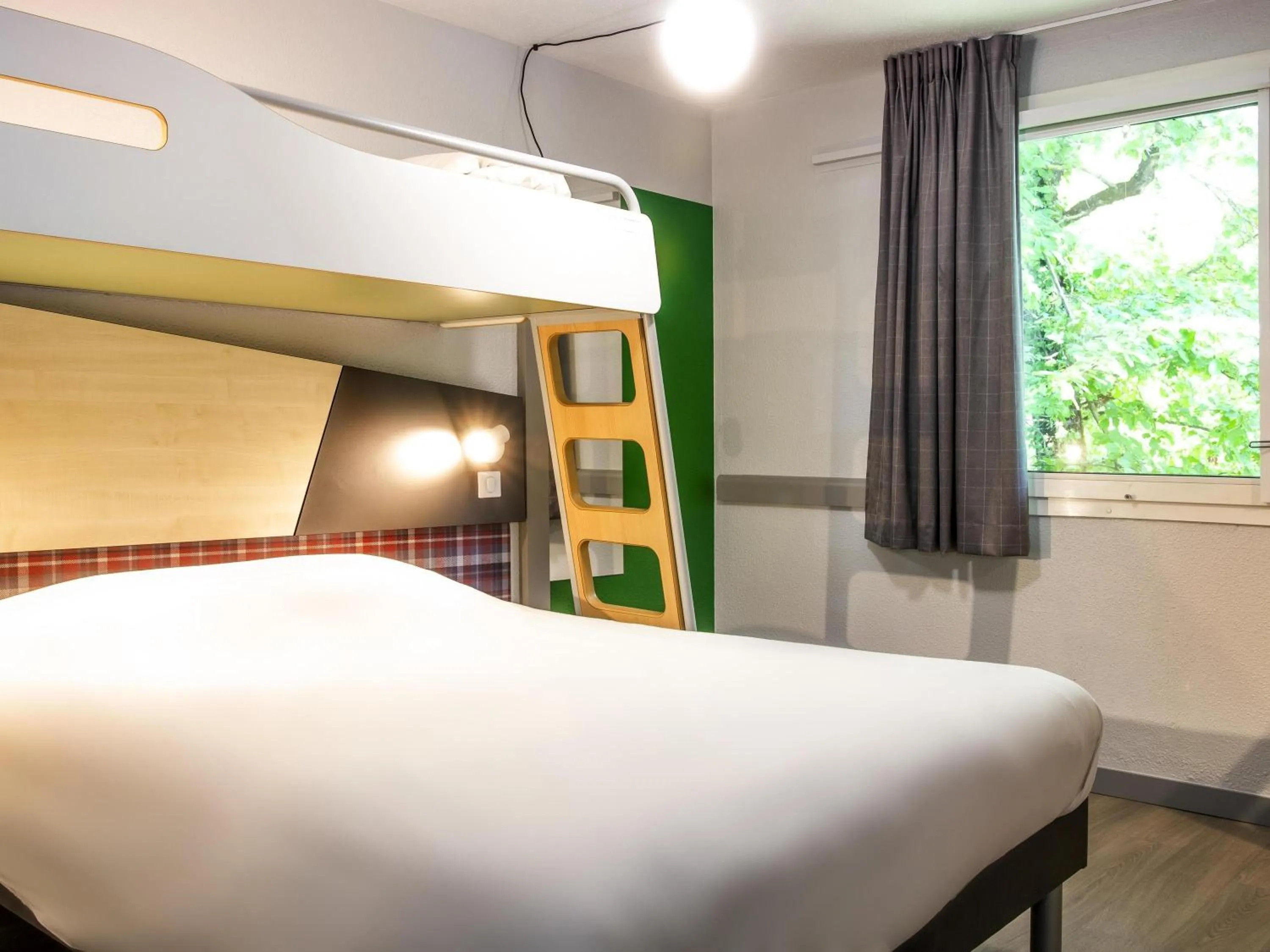 Bedroom, Bed in greet hôtel Annecy Cran-Gevrier by Accor