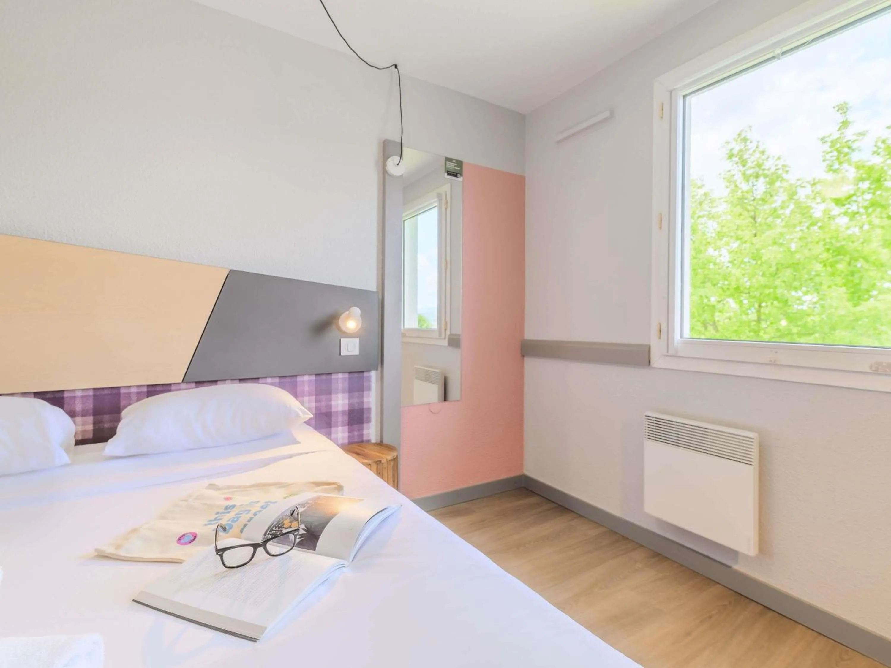 Bedroom, Bed in greet hôtel Annecy Cran-Gevrier by Accor