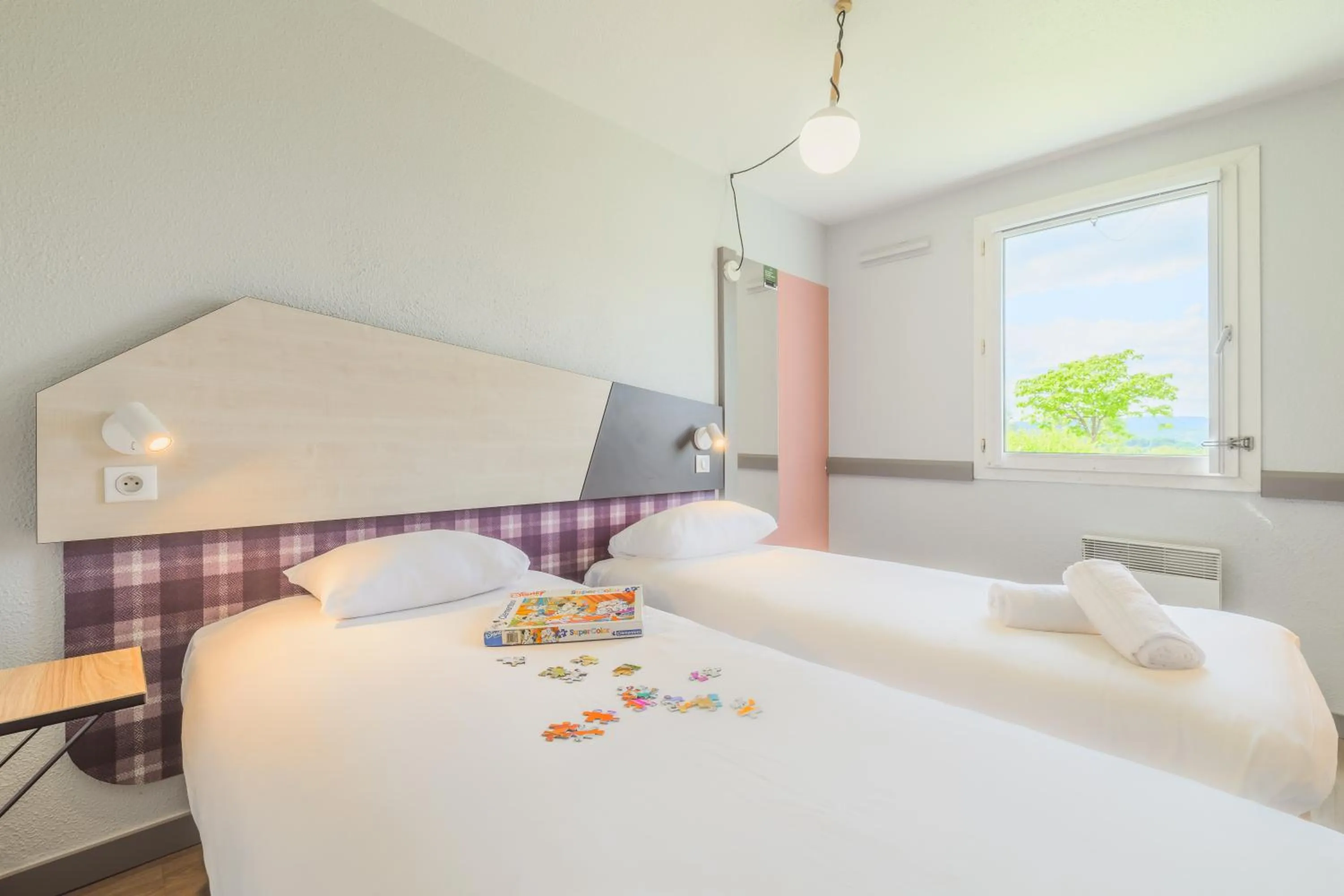 Photo of the whole room, Bed in greet hôtel Annecy Cran-Gevrier by Accor