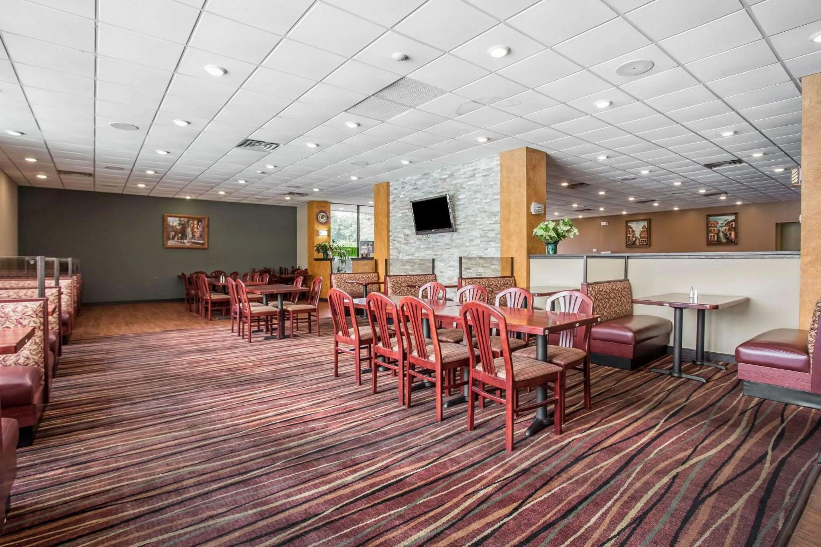 Restaurant/places to eat in Clarion Hotel Fort Mill Near Amusement Park