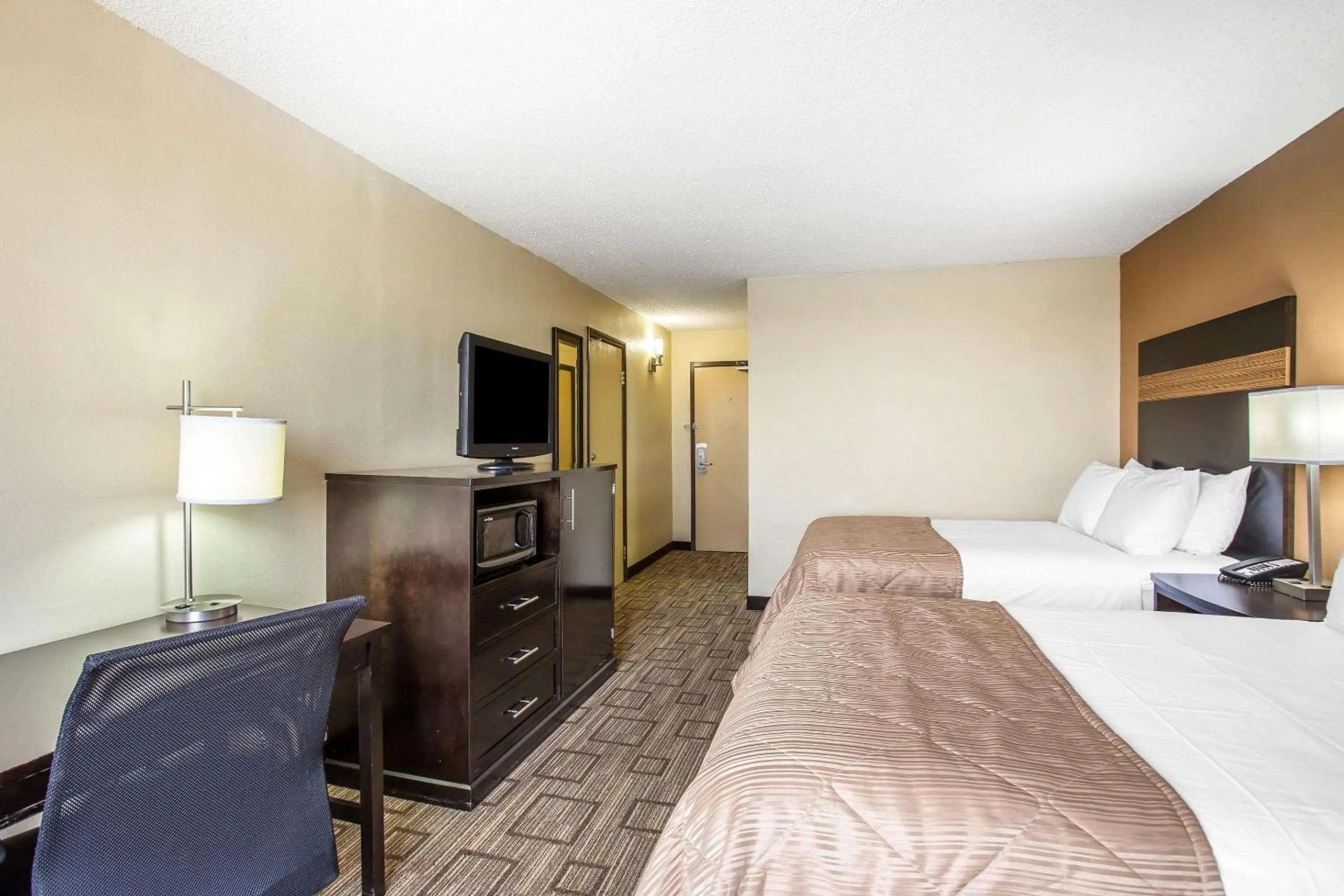 Photo of the whole room, Bed in Clarion Hotel Fort Mill Near Amusement Park