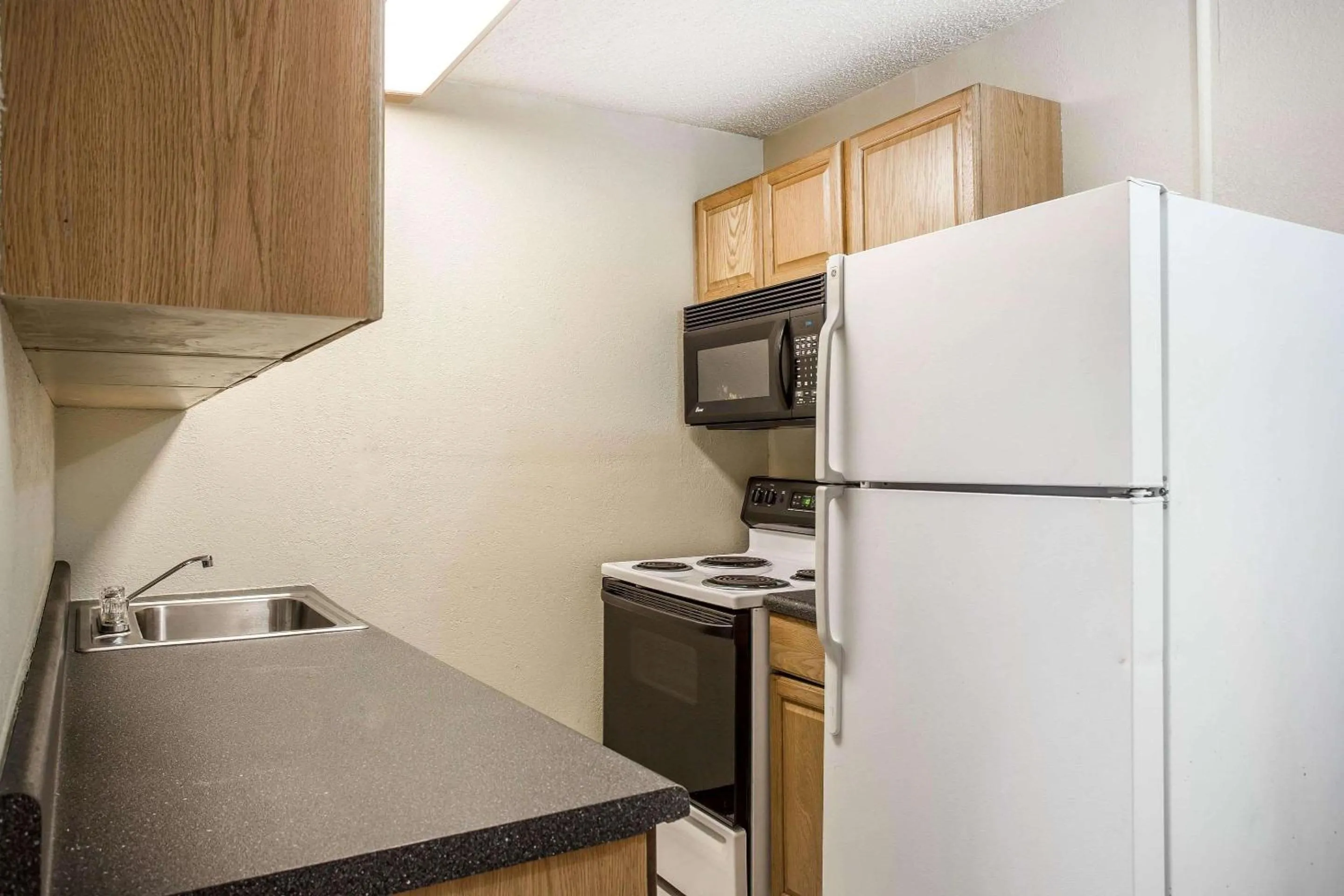 Kitchen or kitchenette in Clarion Hotel Fort Mill Near Amusement Park