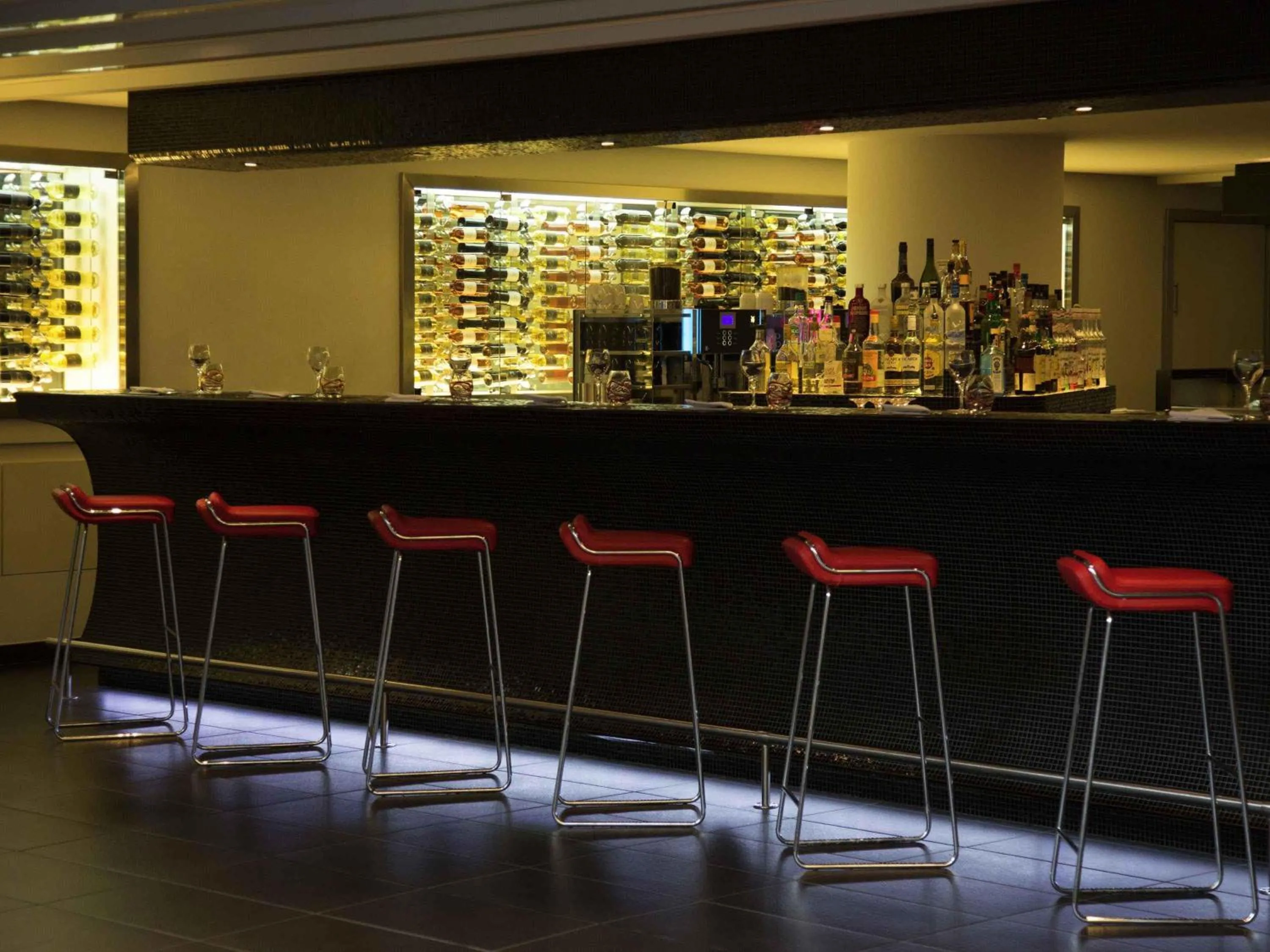 Restaurant/places to eat in Novotel Marseille Vieux Port