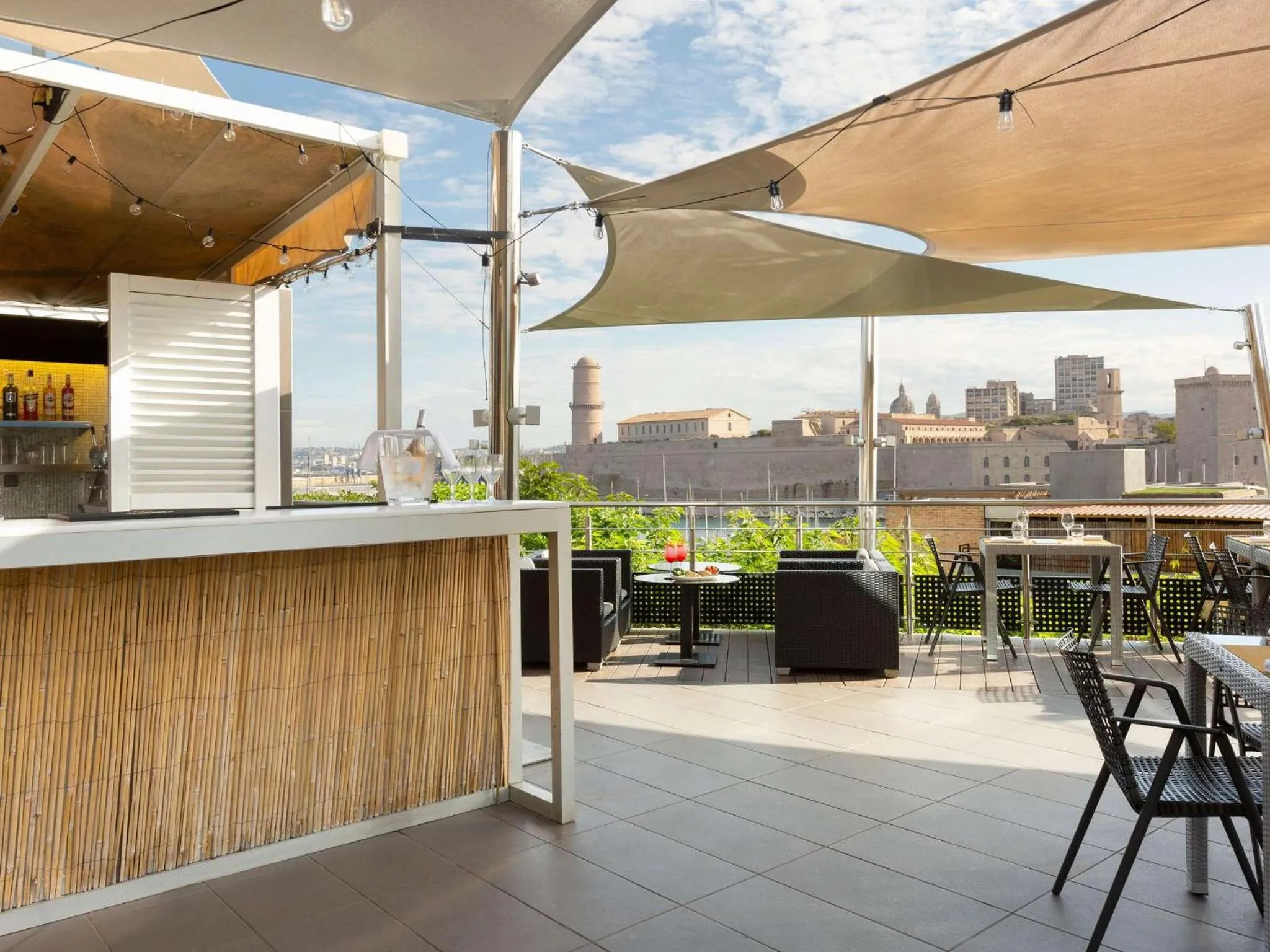 Lounge or bar in Novotel Marseille Vieux Port