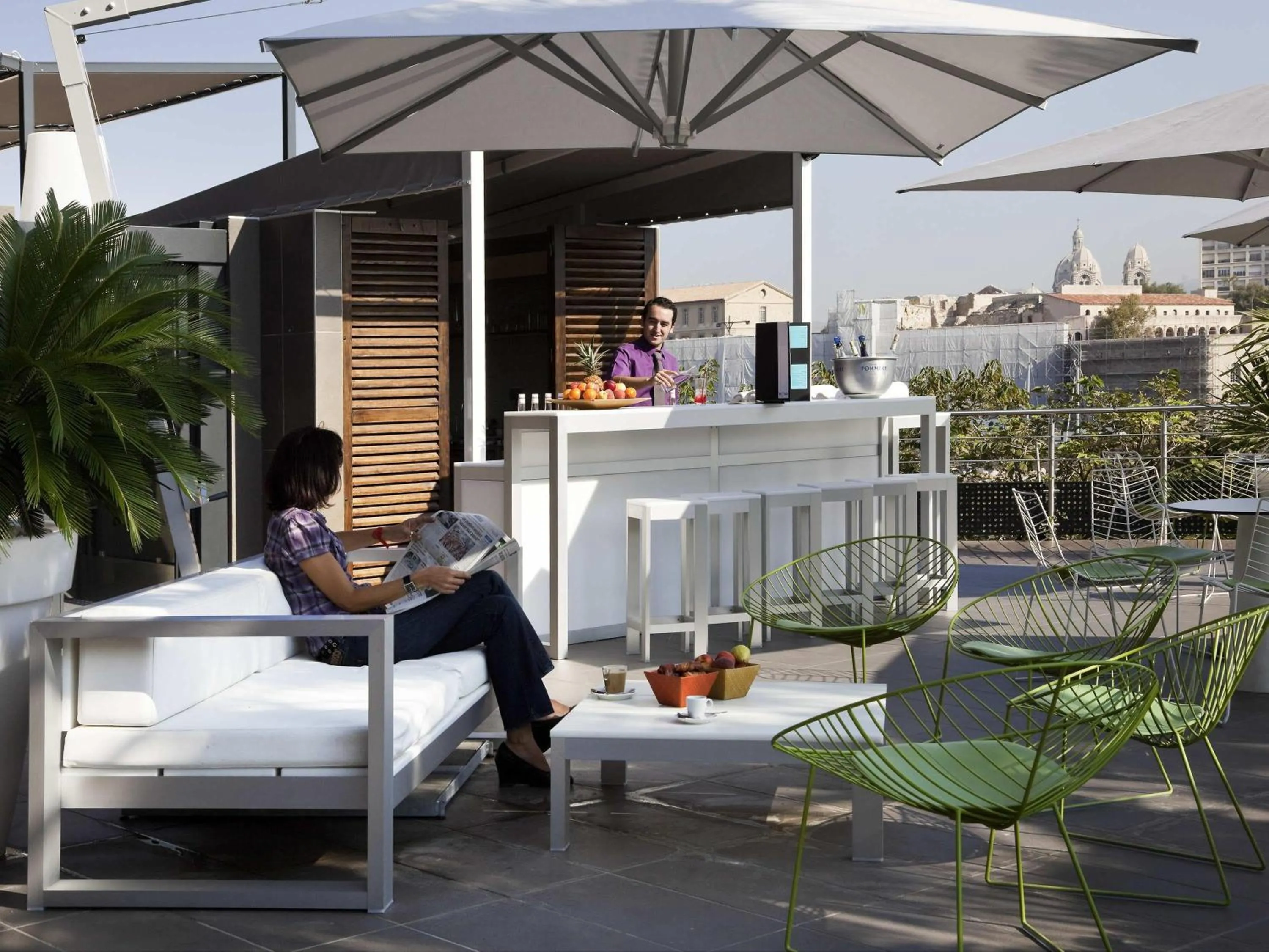 Lounge or bar in Novotel Marseille Vieux Port