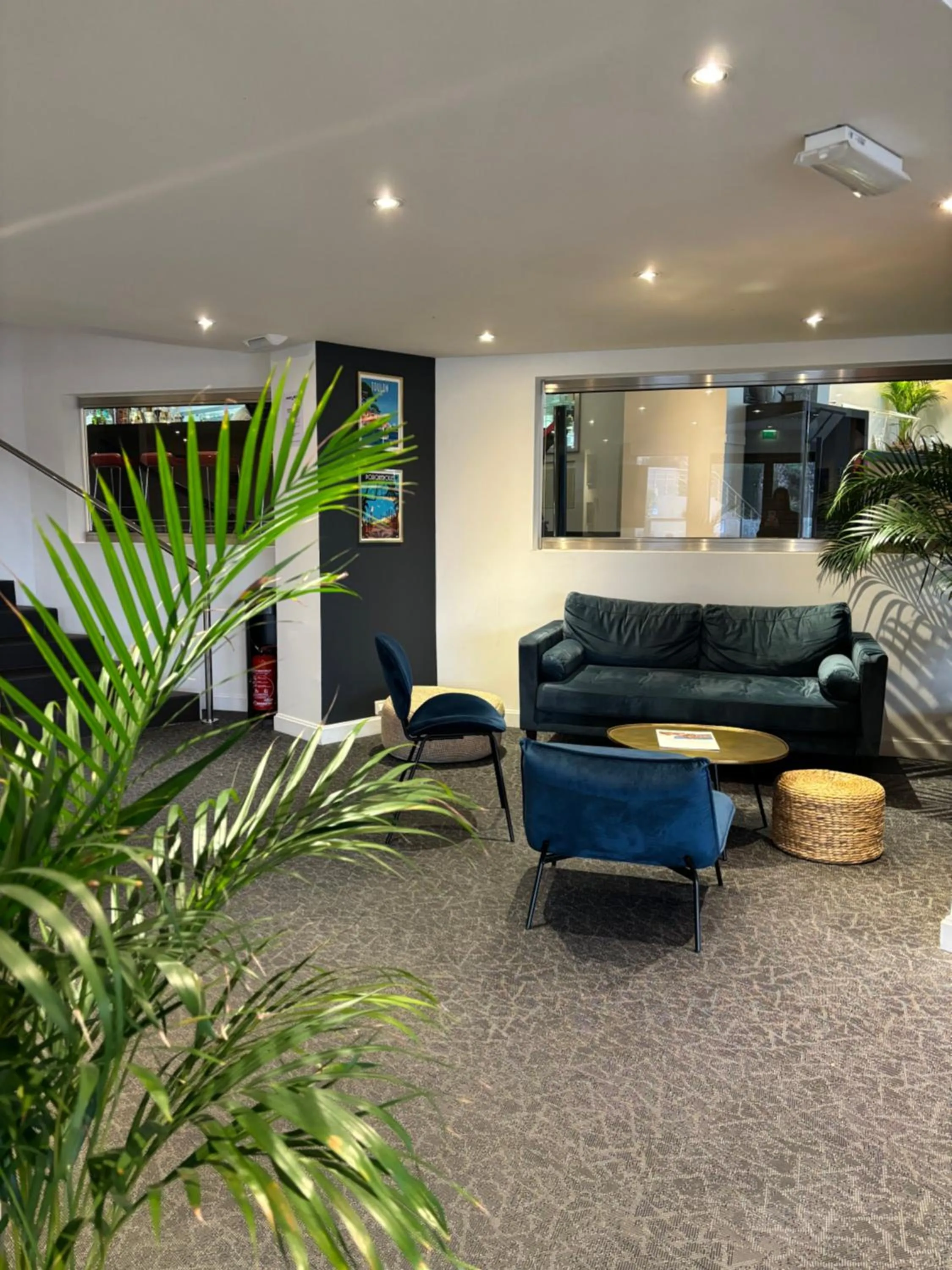 Communal lounge/ TV room in Novotel Marseille Vieux Port