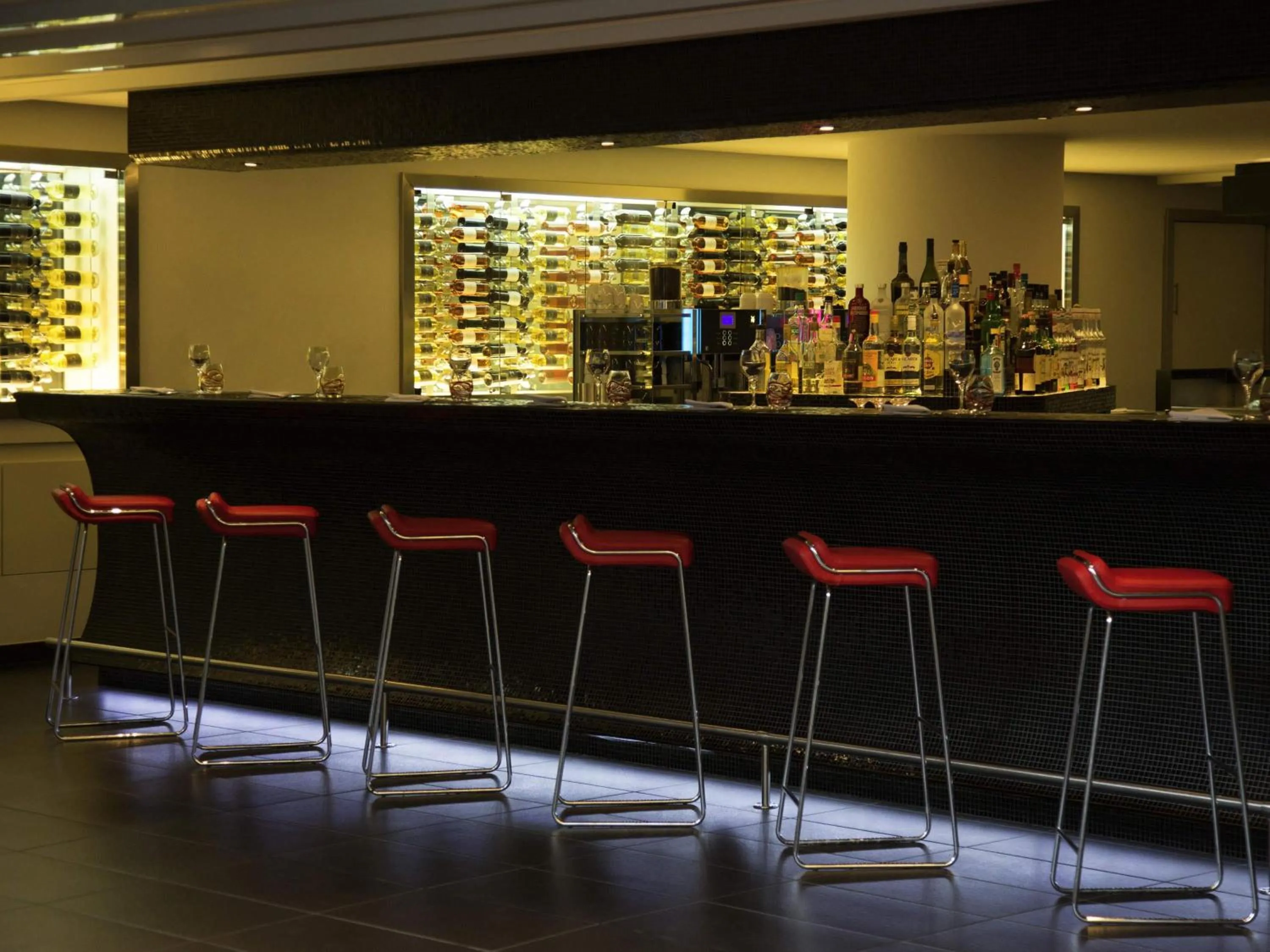 Lounge or bar in Novotel Marseille Vieux Port