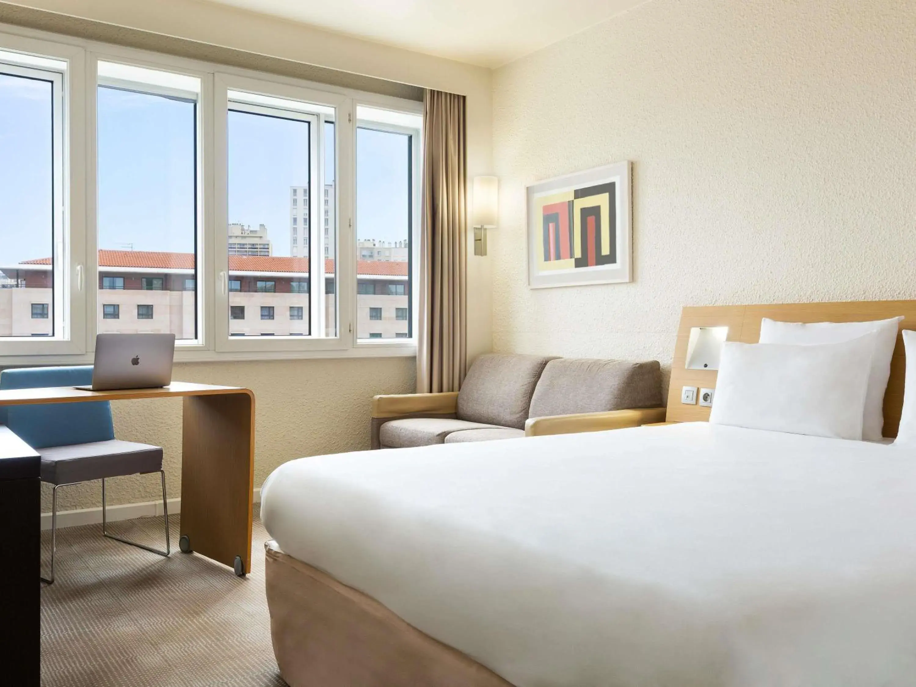 Classic Double Room in Novotel Marseille Vieux Port Classic Double Room in Novotel Marseille Vieux Port