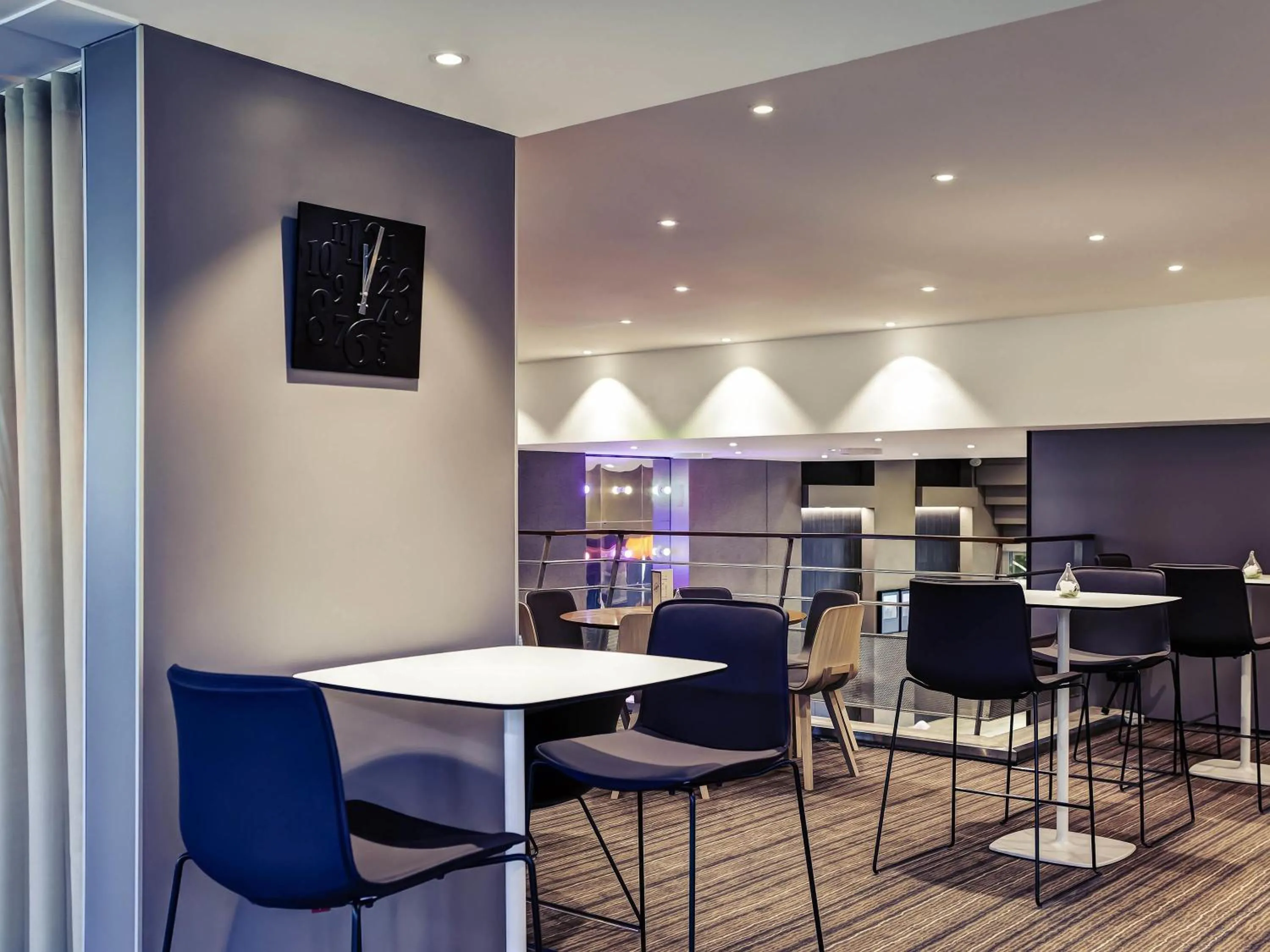 Lounge or bar in Mercure Lyon Charbonnières