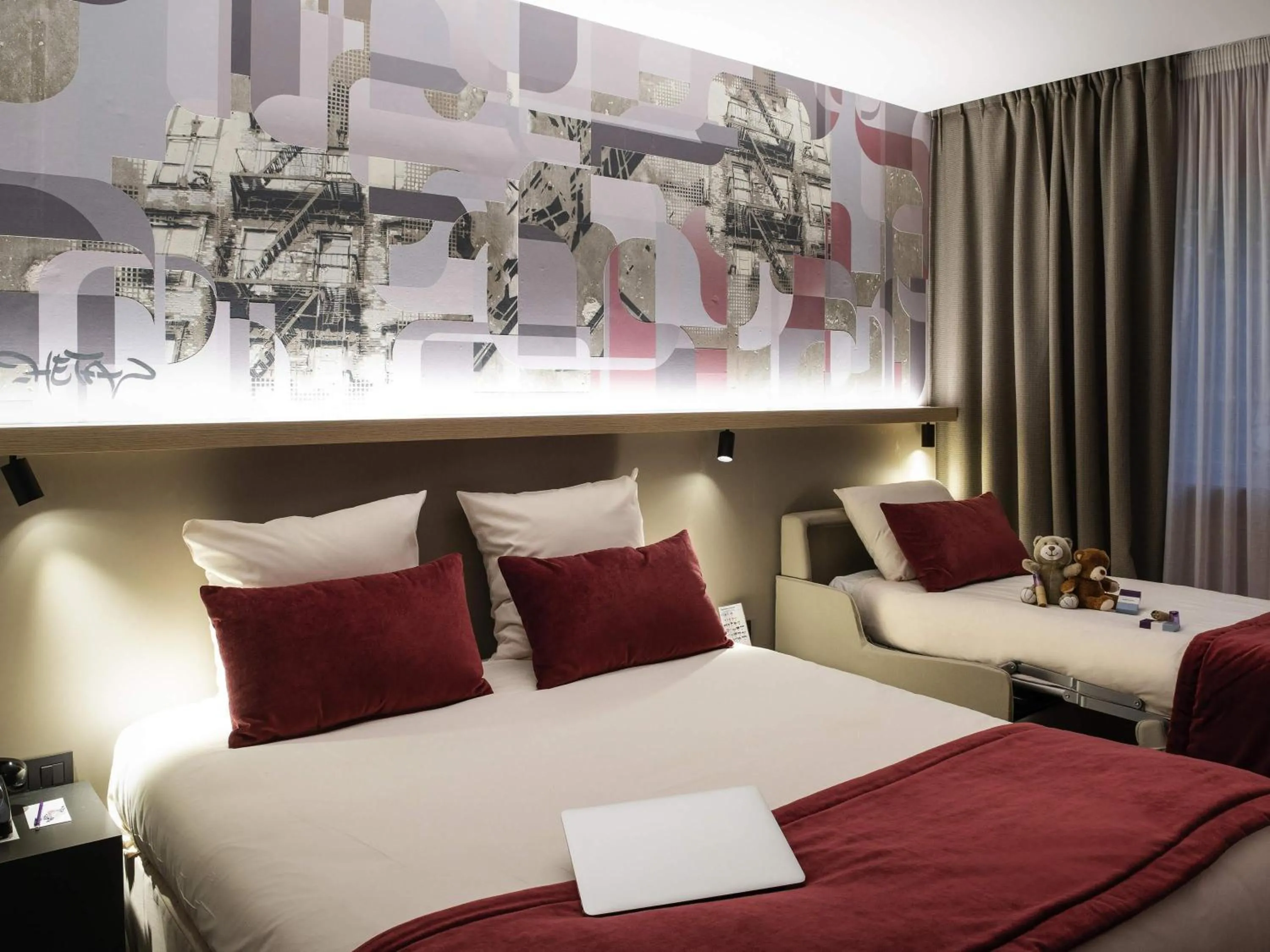 Bedroom, Bed in Mercure Lyon Charbonnières