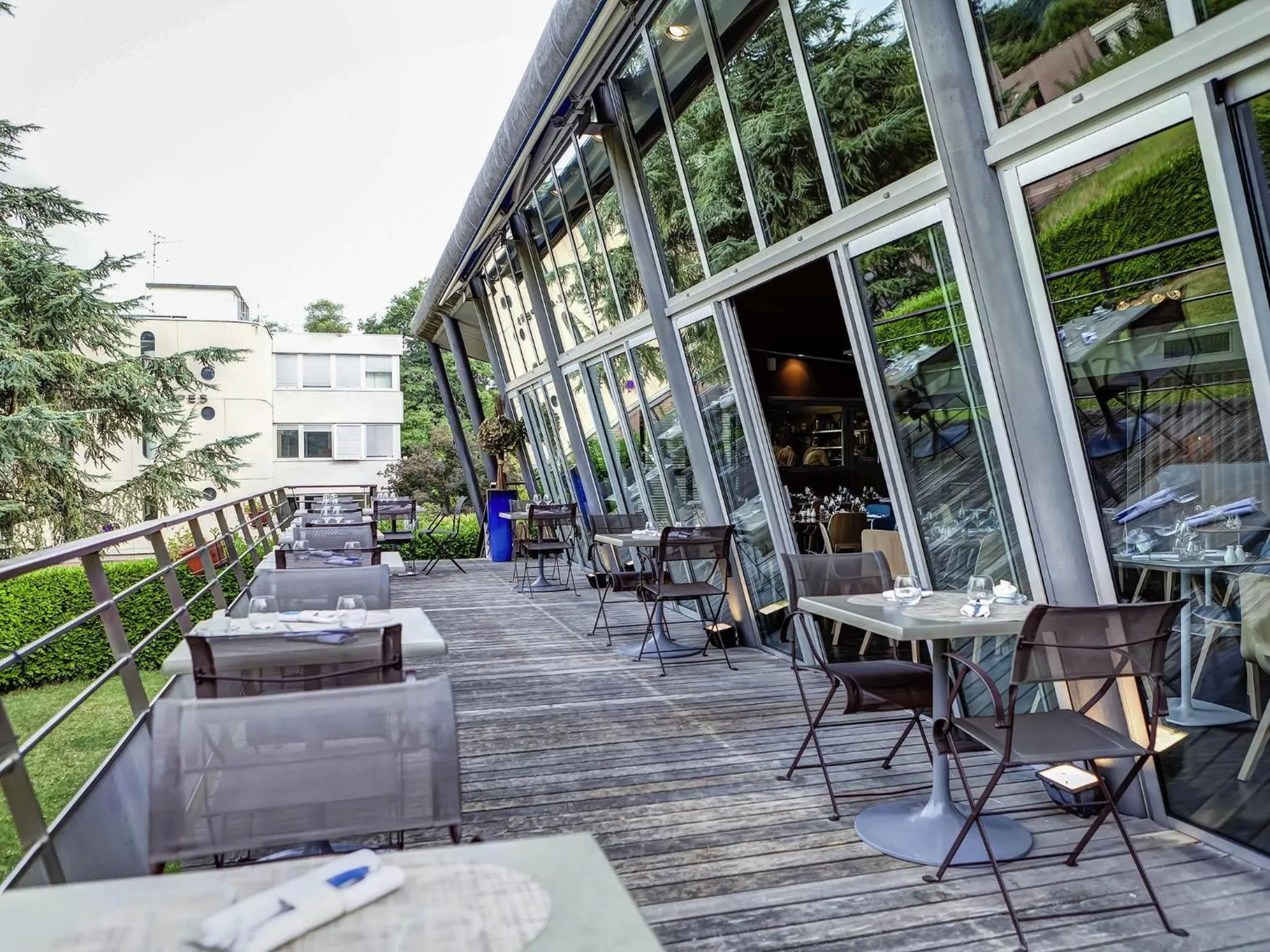 Lounge or bar in Mercure Lyon Charbonnières