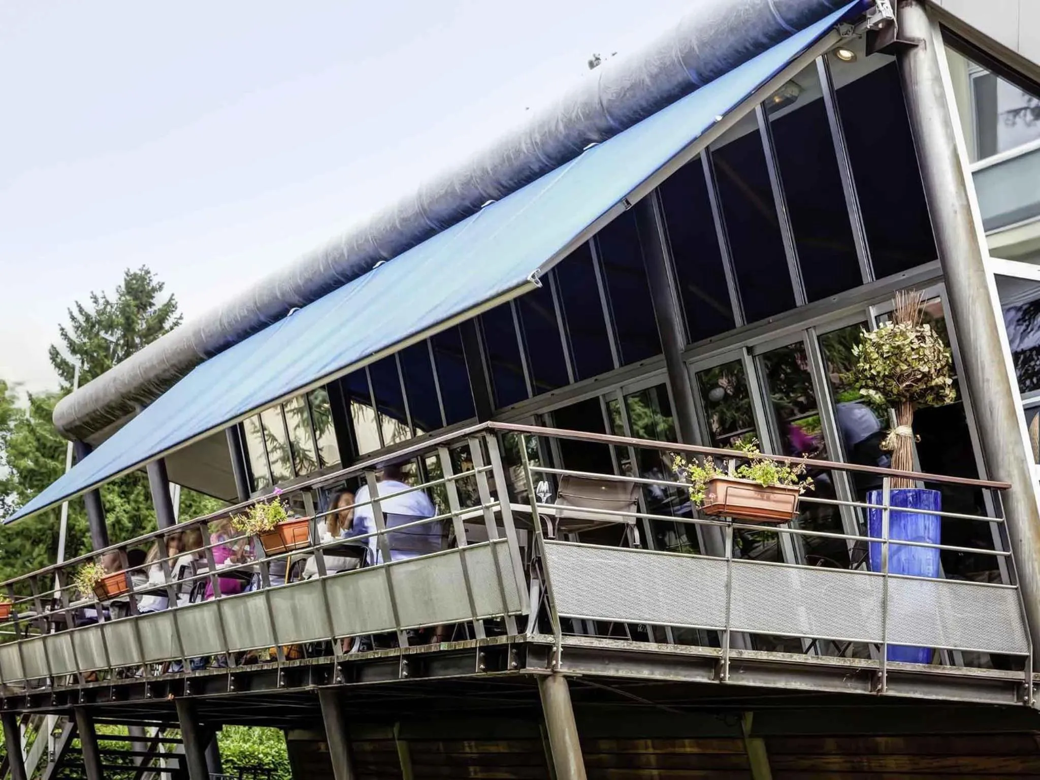 Restaurant/places to eat in Mercure Lyon Charbonnières