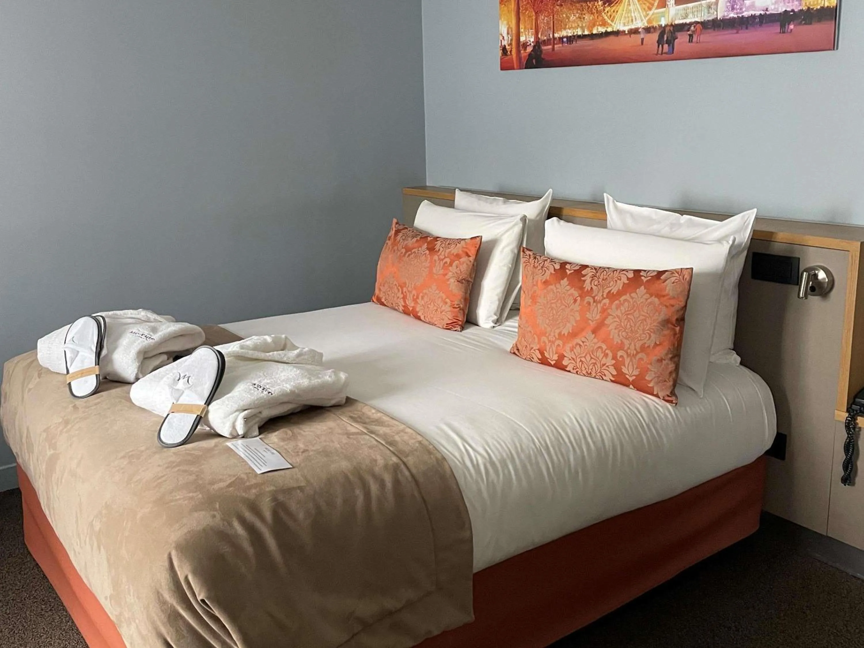 Bedroom, Bed in Mercure Lyon Charbonnières