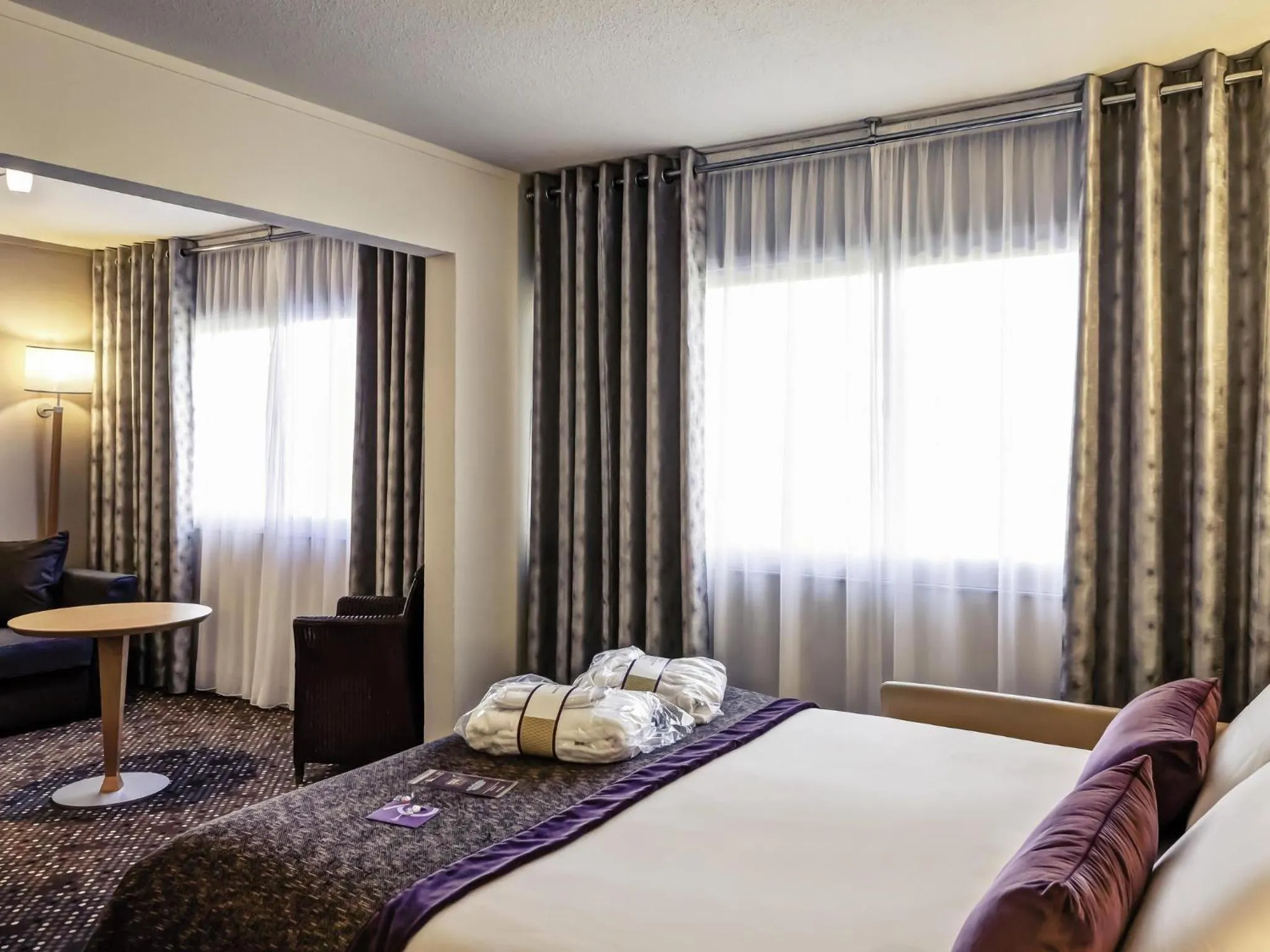 Bedroom, Bed in Mercure Lyon Charbonnières