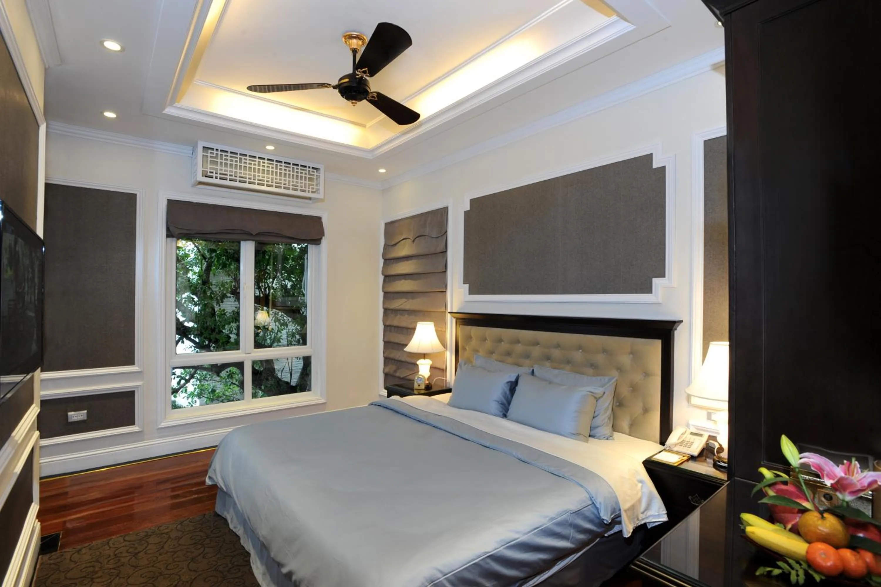 Bed in New Era Hotel & Villa