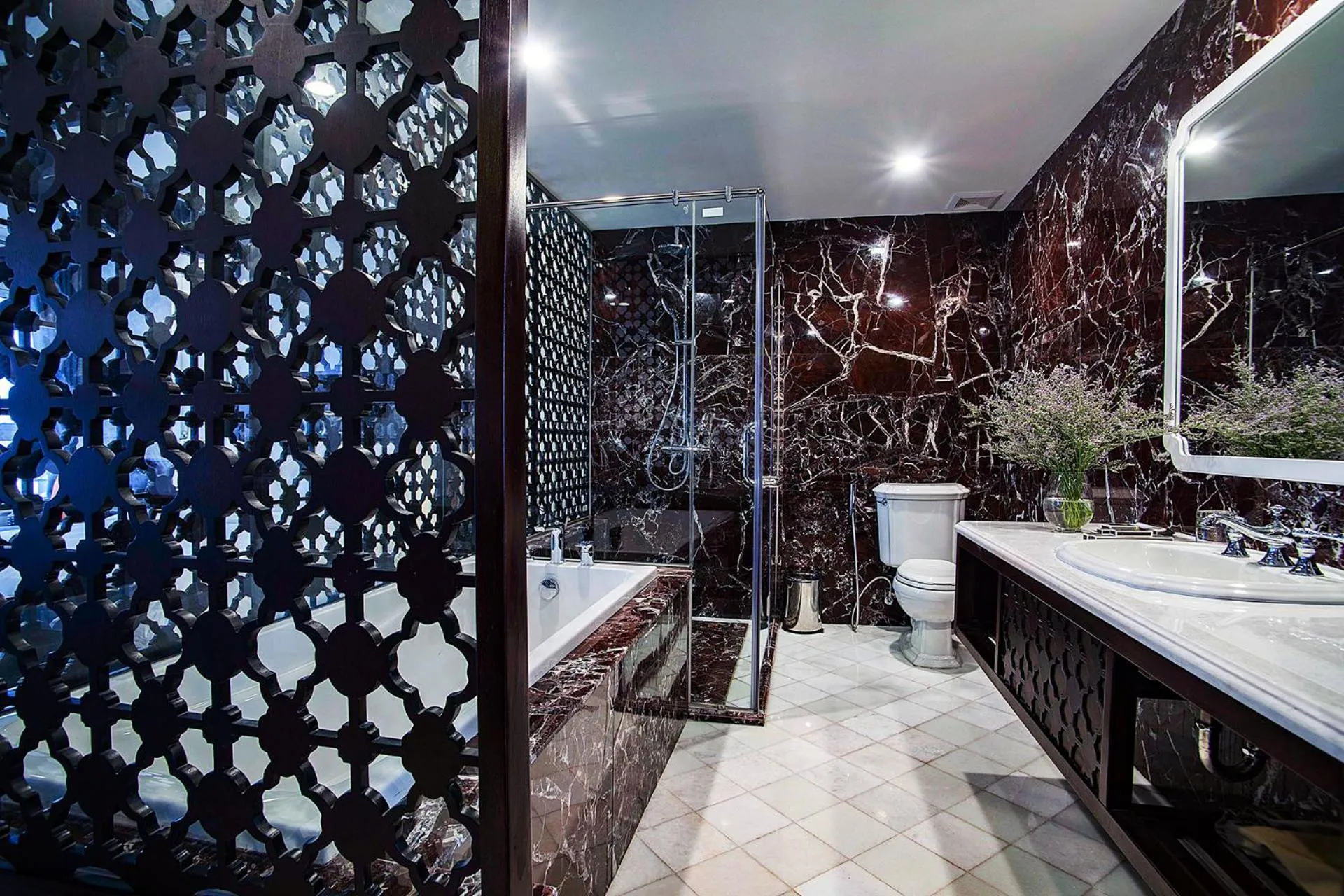 Bathroom in New Era Hotel & Villa