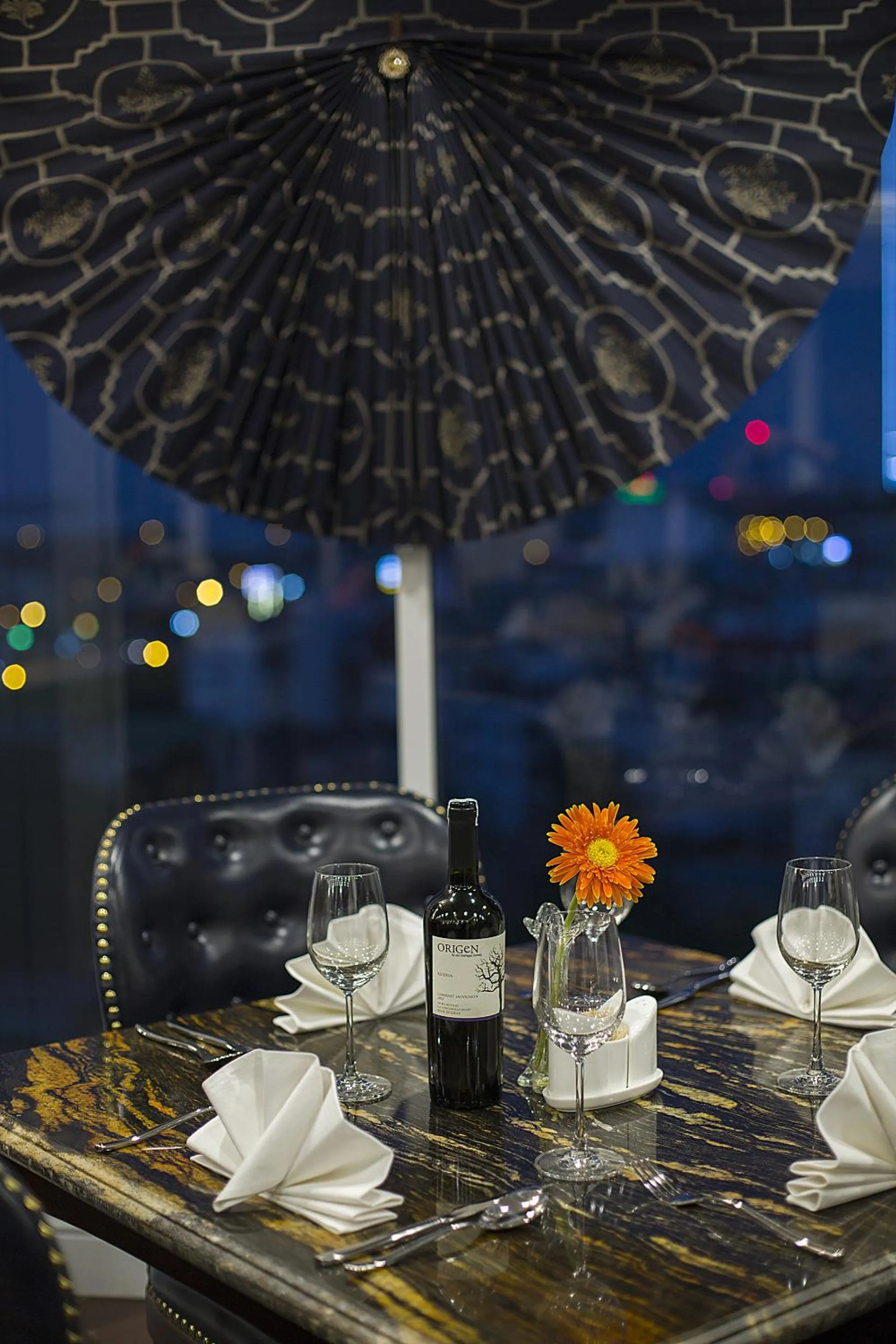 Restaurant/Places to Eat in New Era Hotel & Villa