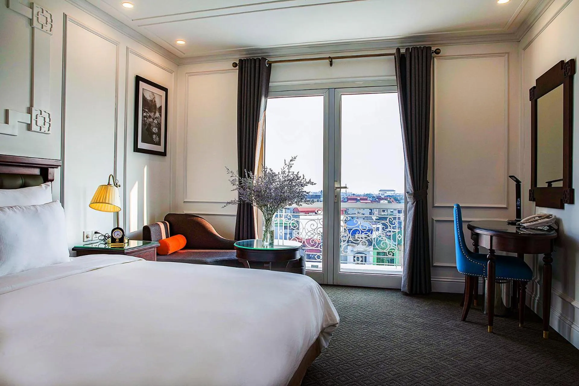 Bed in New Era Hotel & Villa