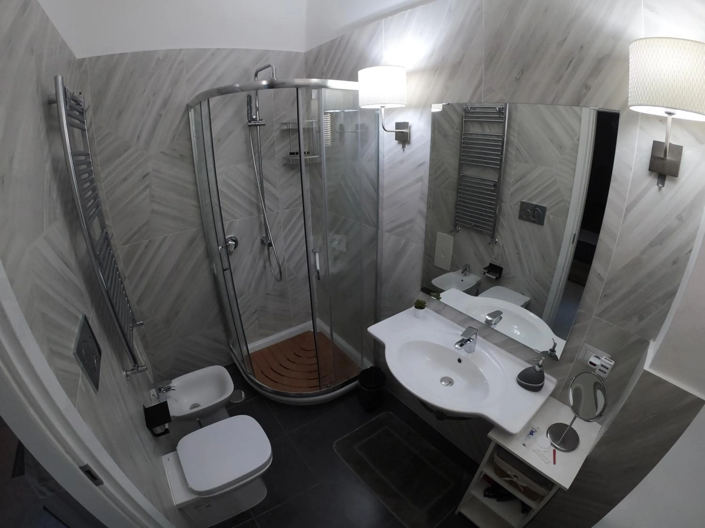 Shower in PINOTTO BNB