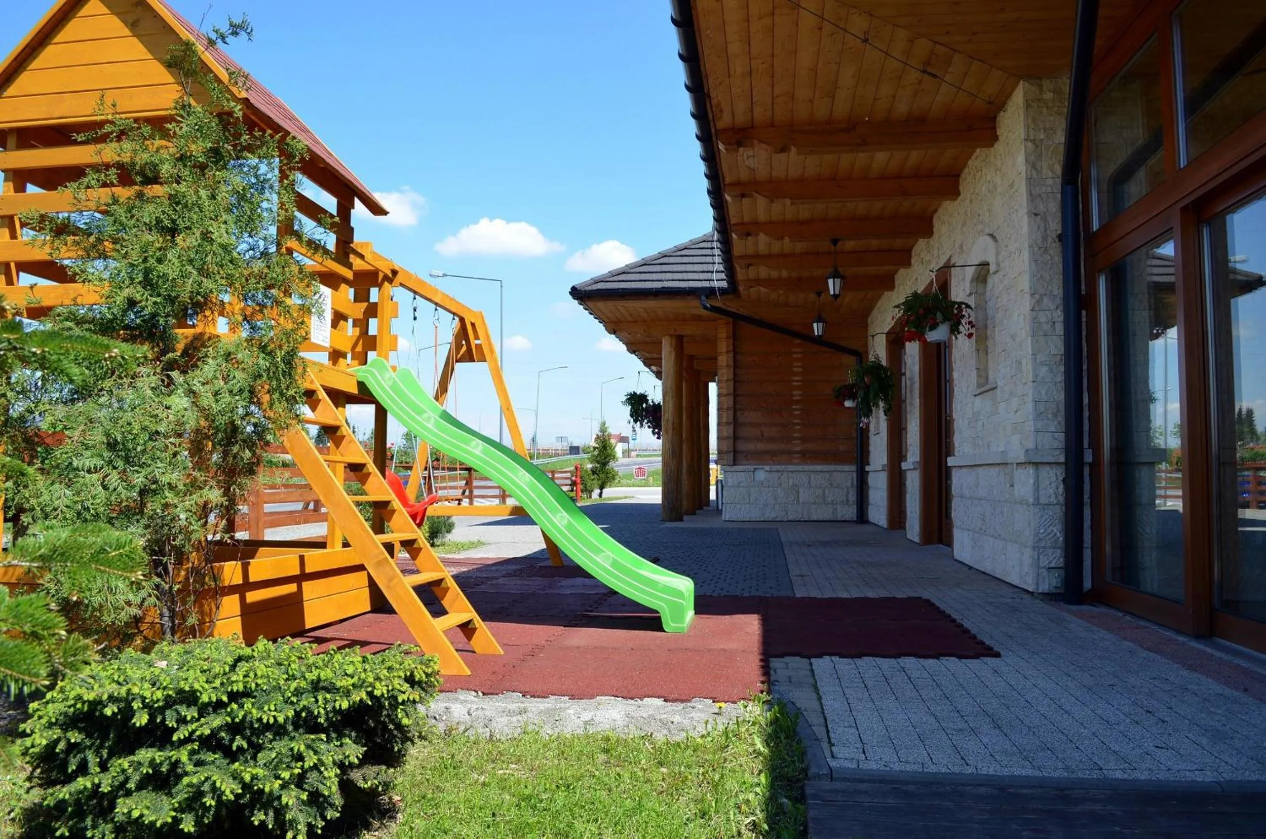 Children play ground in Dwór Świętoszówka