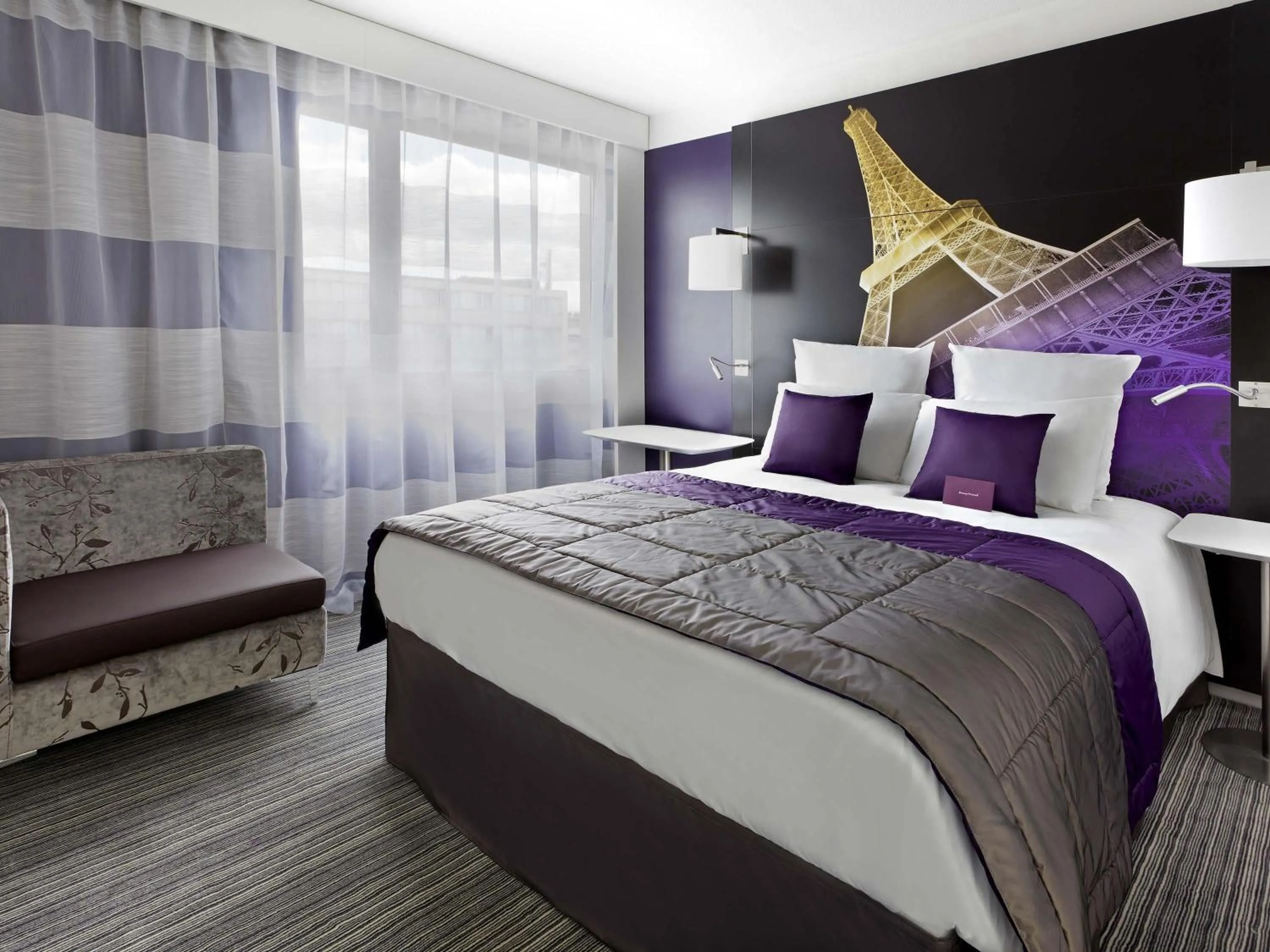 Bedroom, Bed in Mercure Paris Centre Tour Eiffel