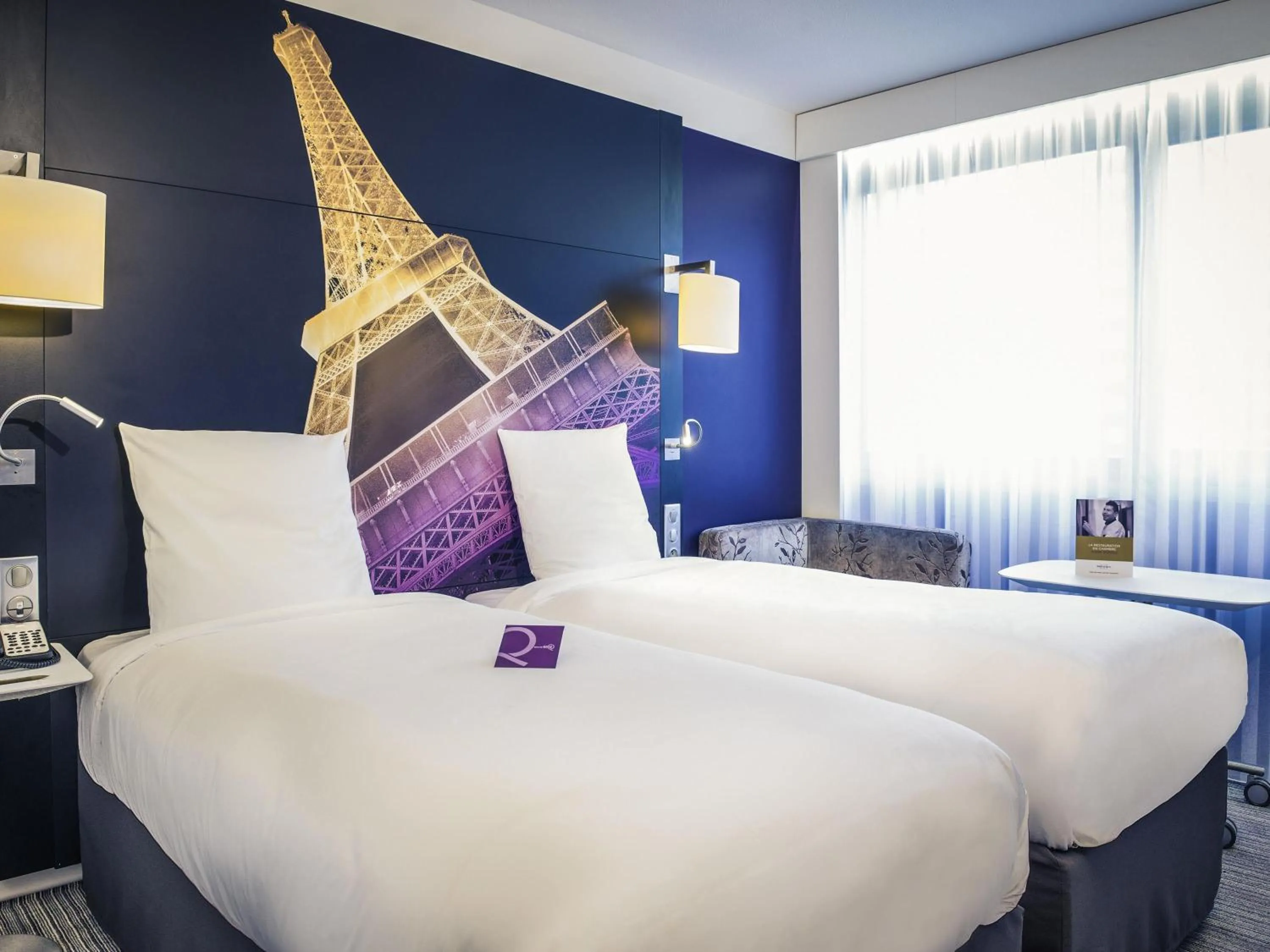 Bedroom, Bed in Mercure Paris Centre Tour Eiffel