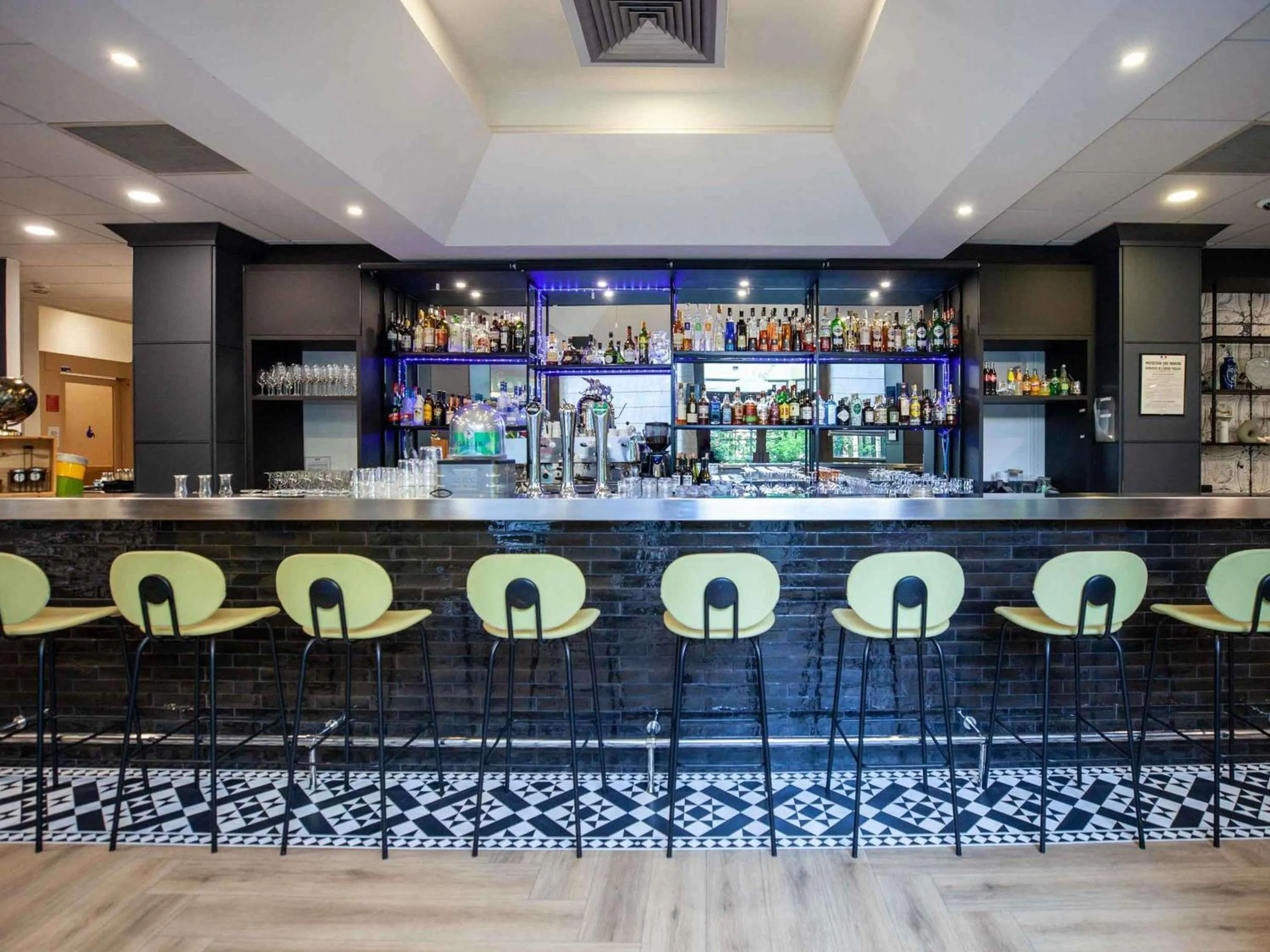 Lounge or bar in Mercure Paris Centre Tour Eiffel