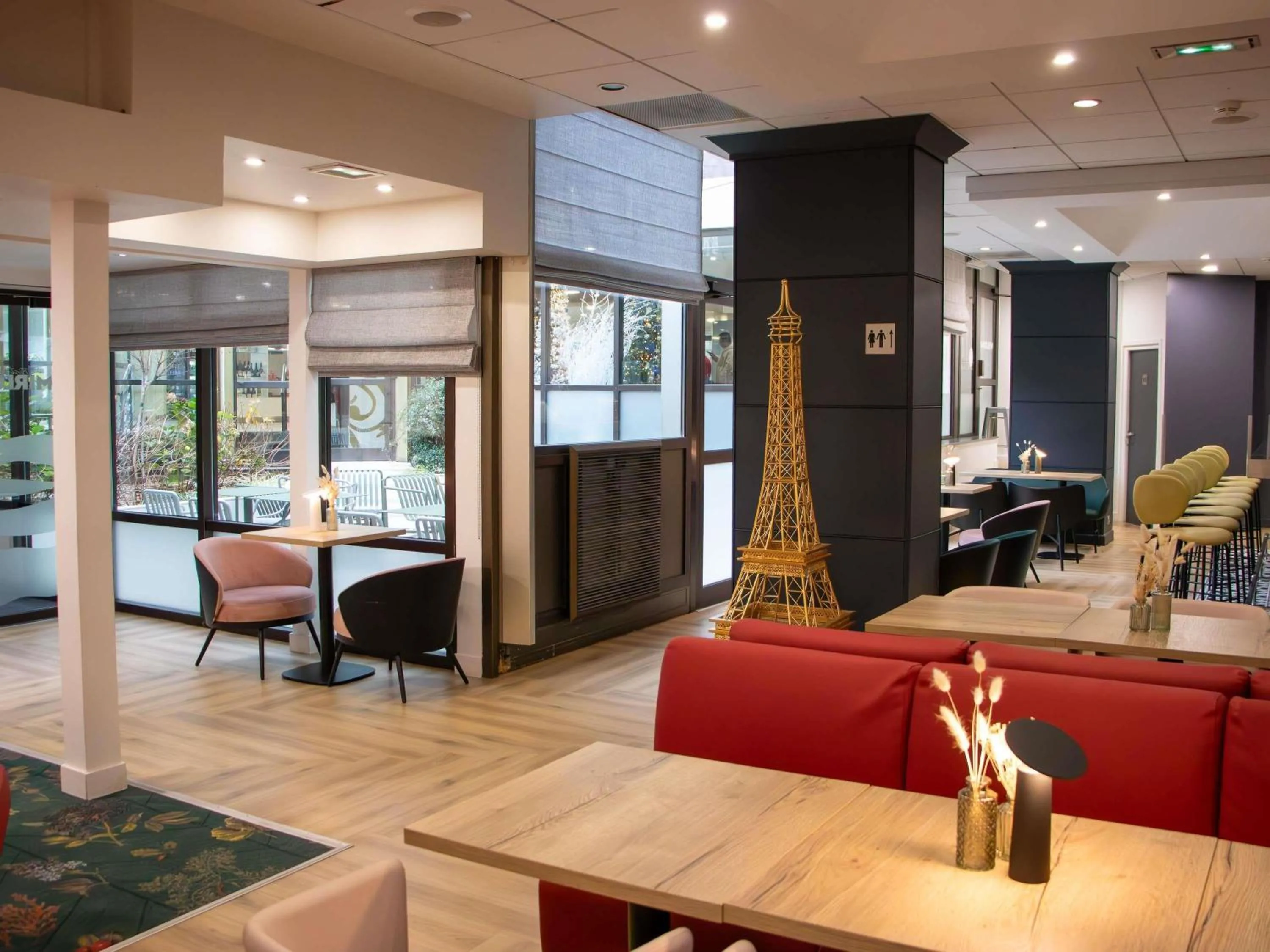 Lounge or bar in Mercure Paris Centre Tour Eiffel