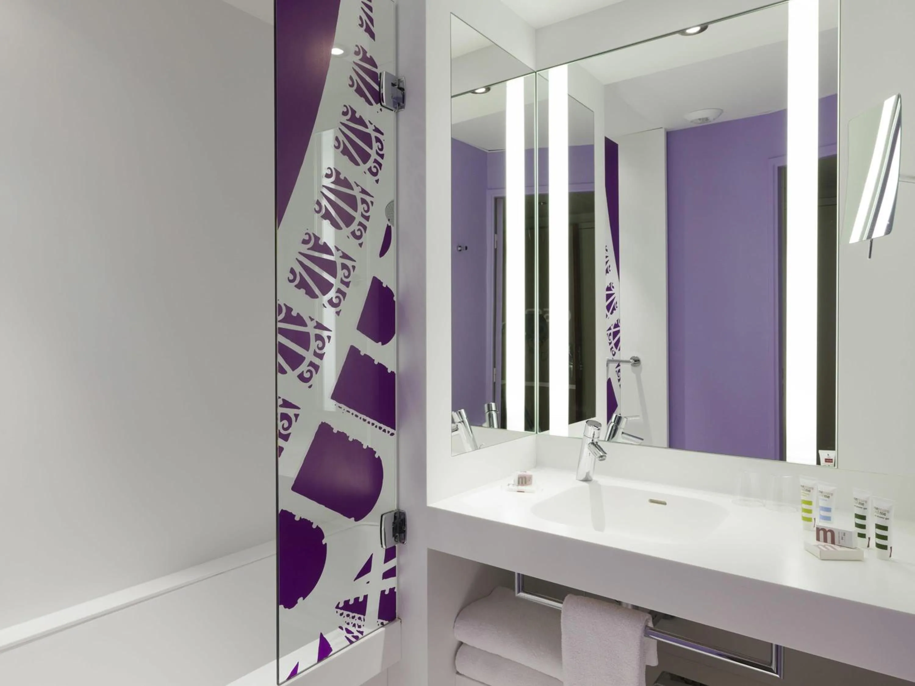 Bedroom in Mercure Paris Centre Tour Eiffel