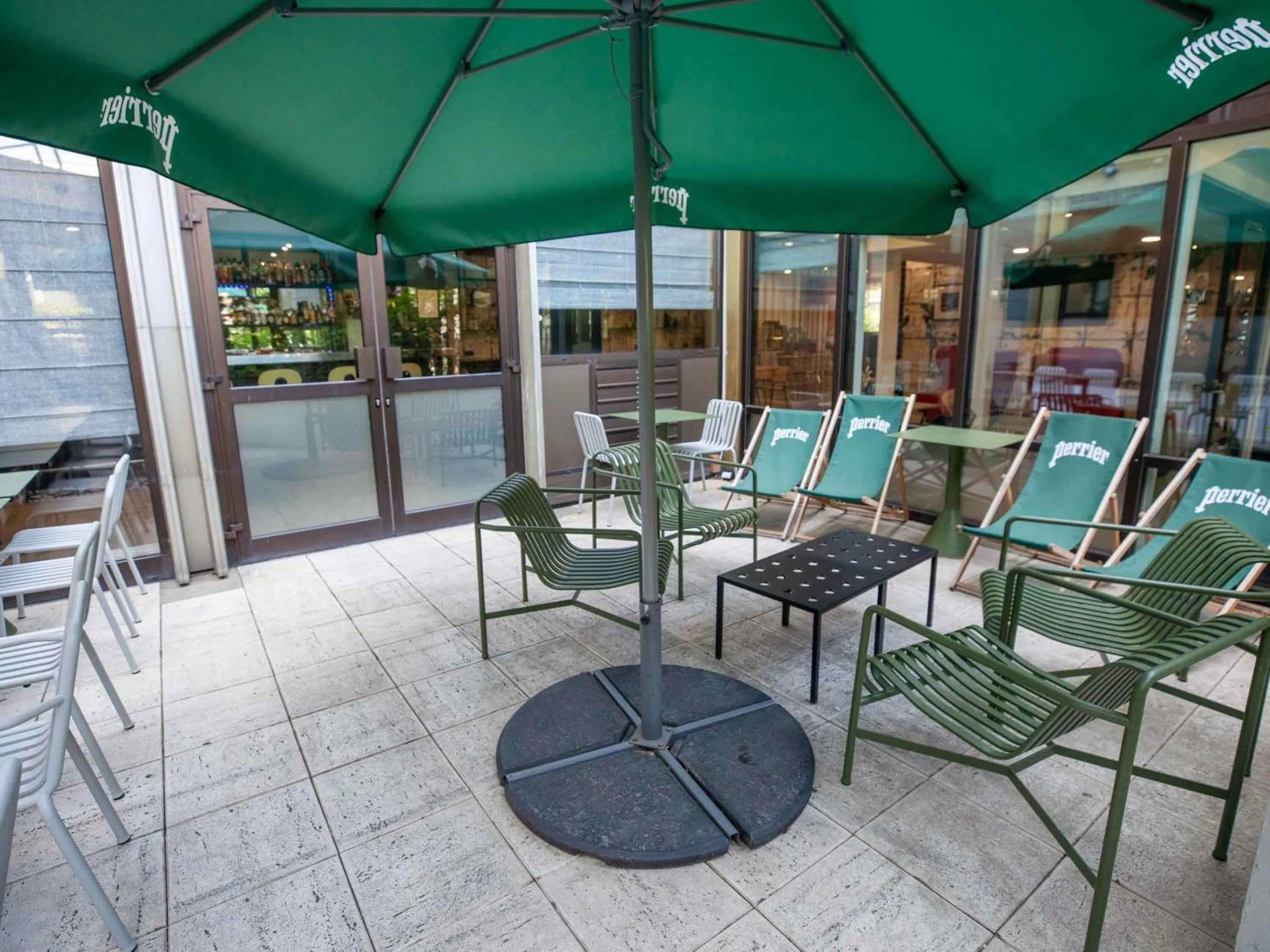 Lounge or bar in Mercure Paris Centre Tour Eiffel