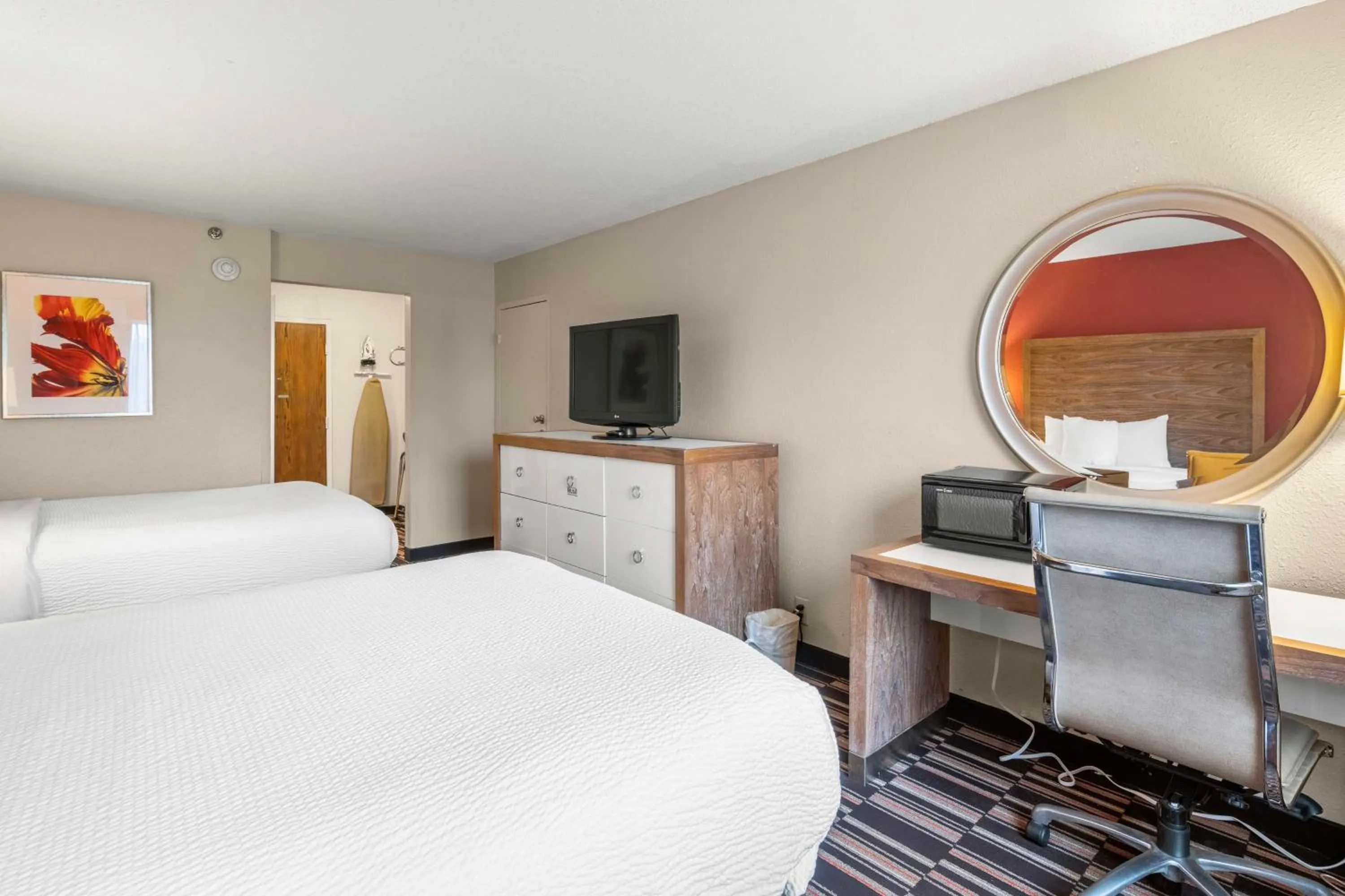 Bedroom, Bed in Red Lion Hotel Charlotte