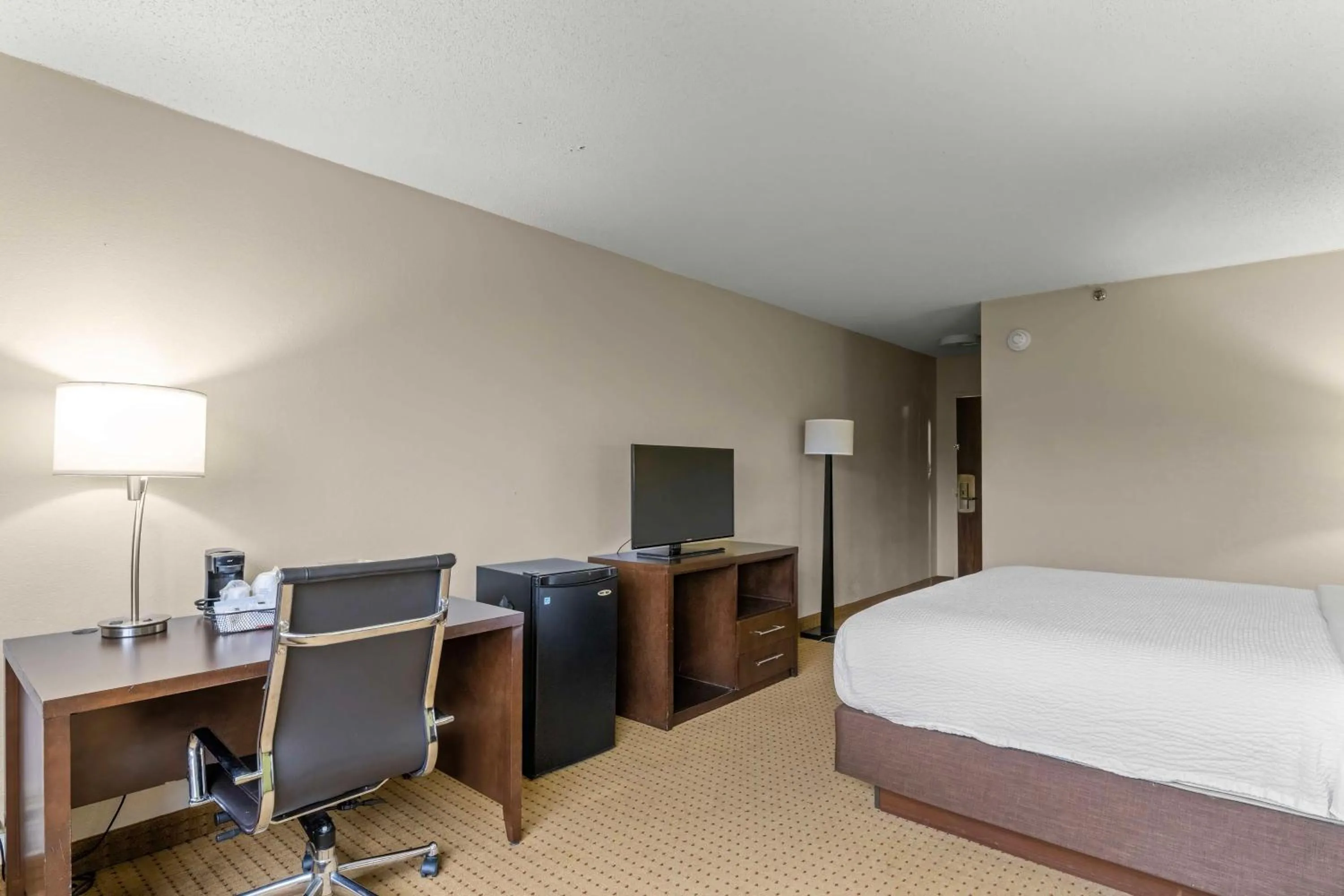 Bedroom, Bed in Red Lion Hotel Charlotte