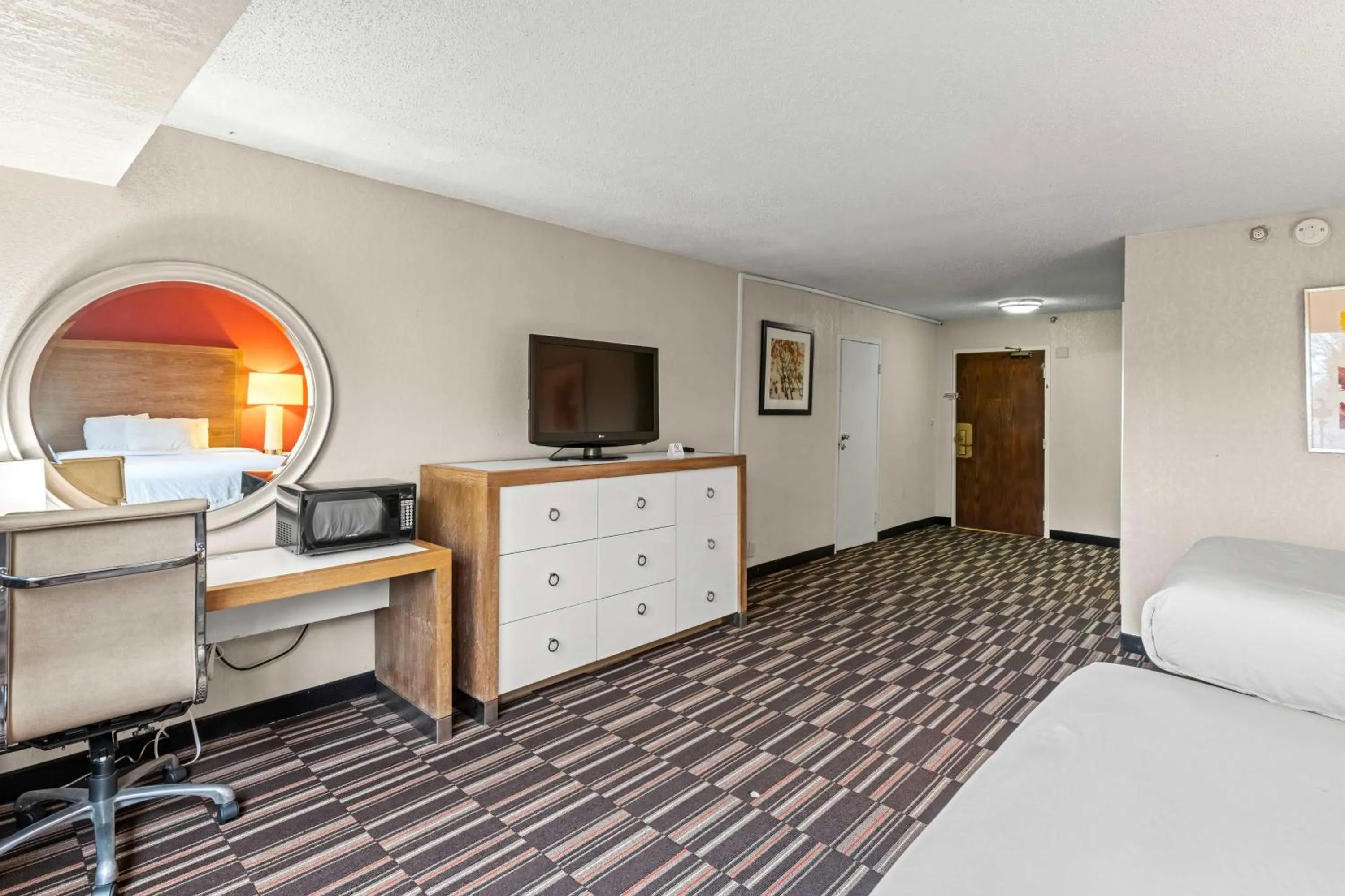 Bedroom, Bed in Red Lion Hotel Charlotte