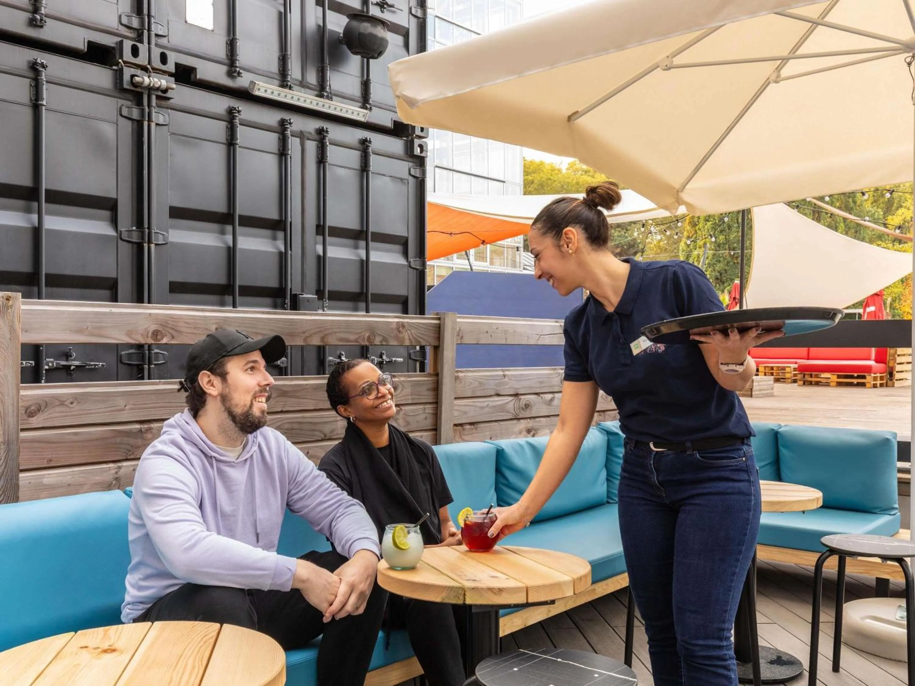 Lounge or bar in ibis Styles Paris Bercy