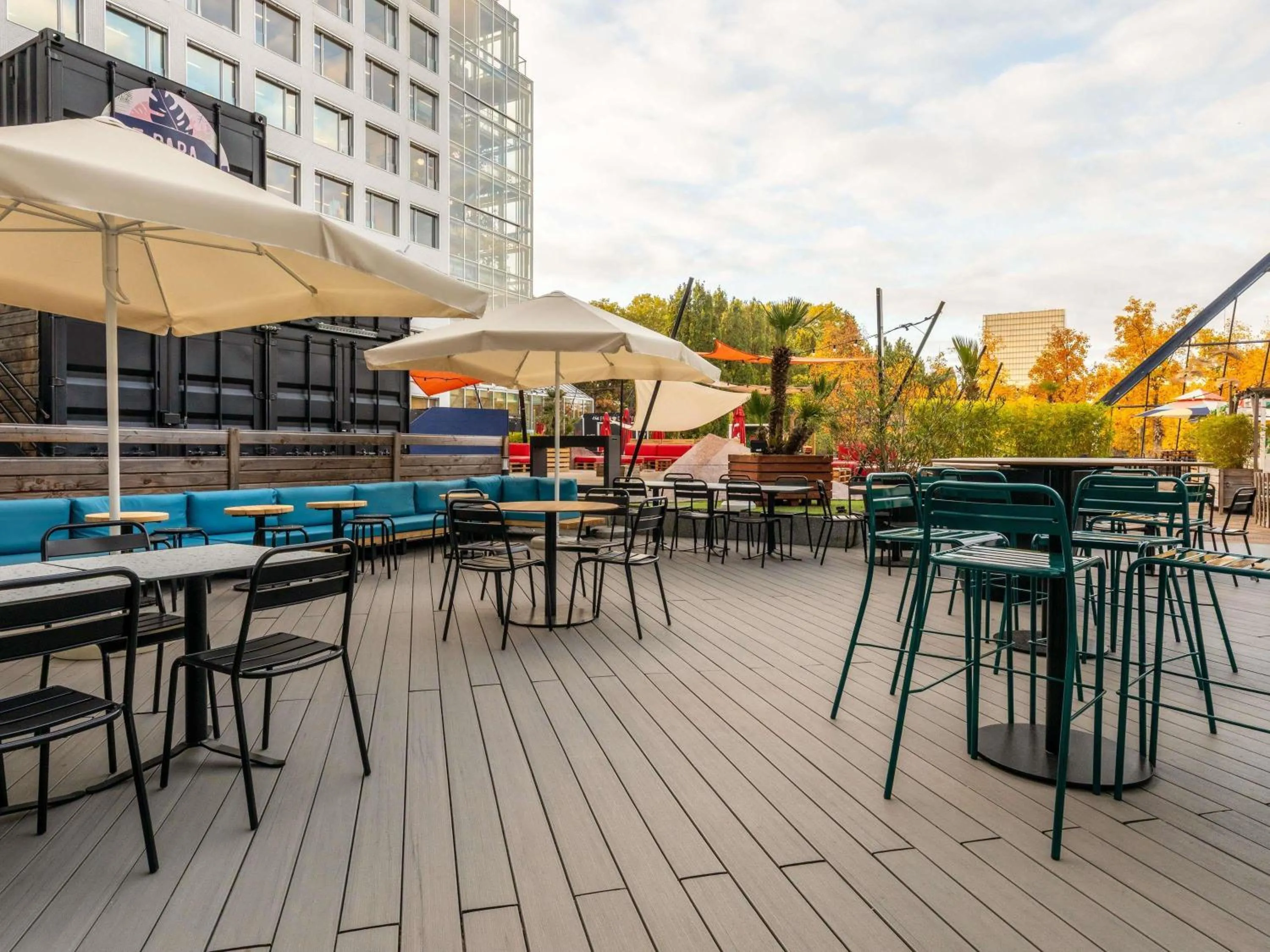 Lounge or bar in ibis Styles Paris Bercy