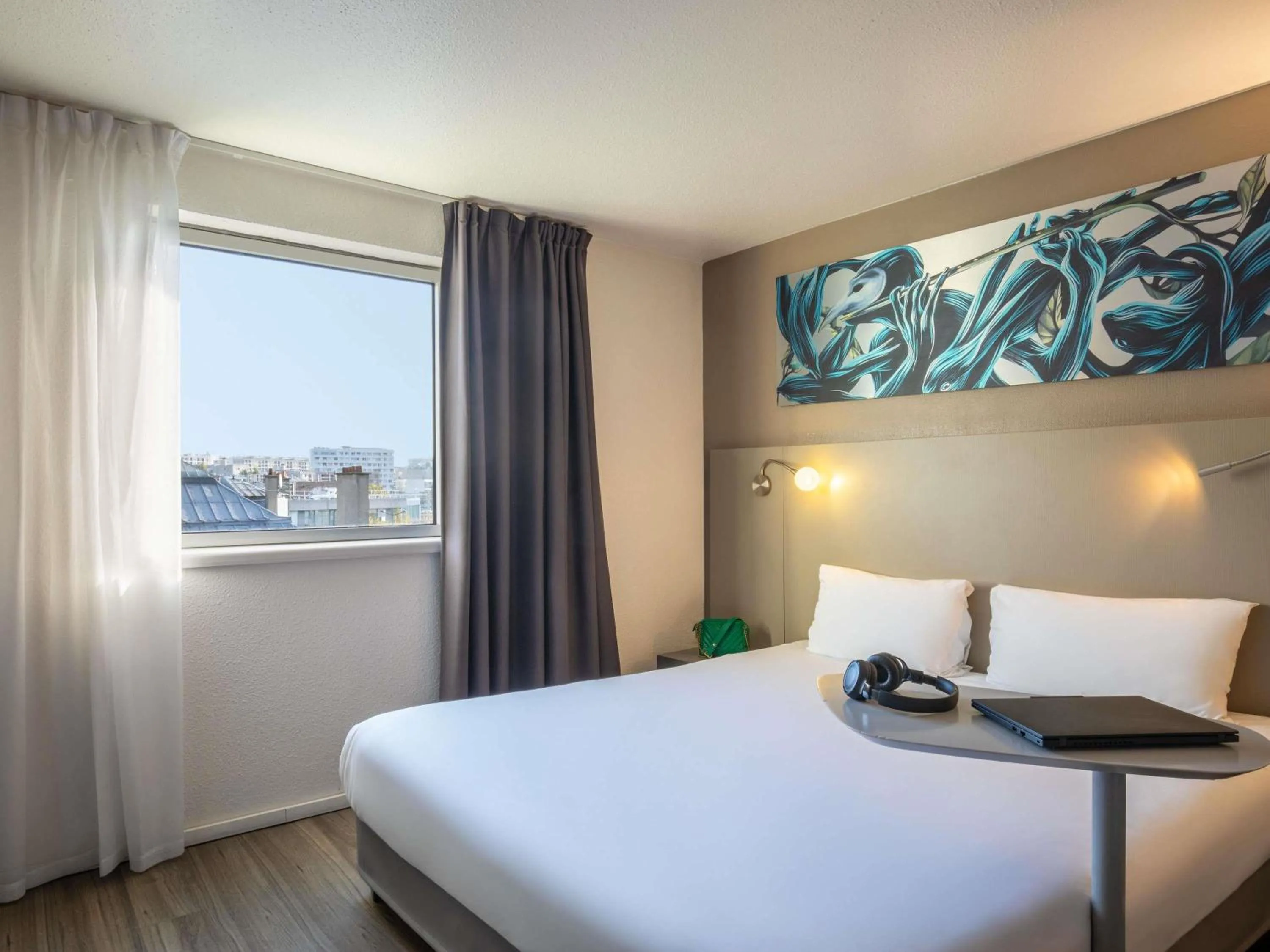 Bedroom, Bed in ibis Styles Paris Bercy
