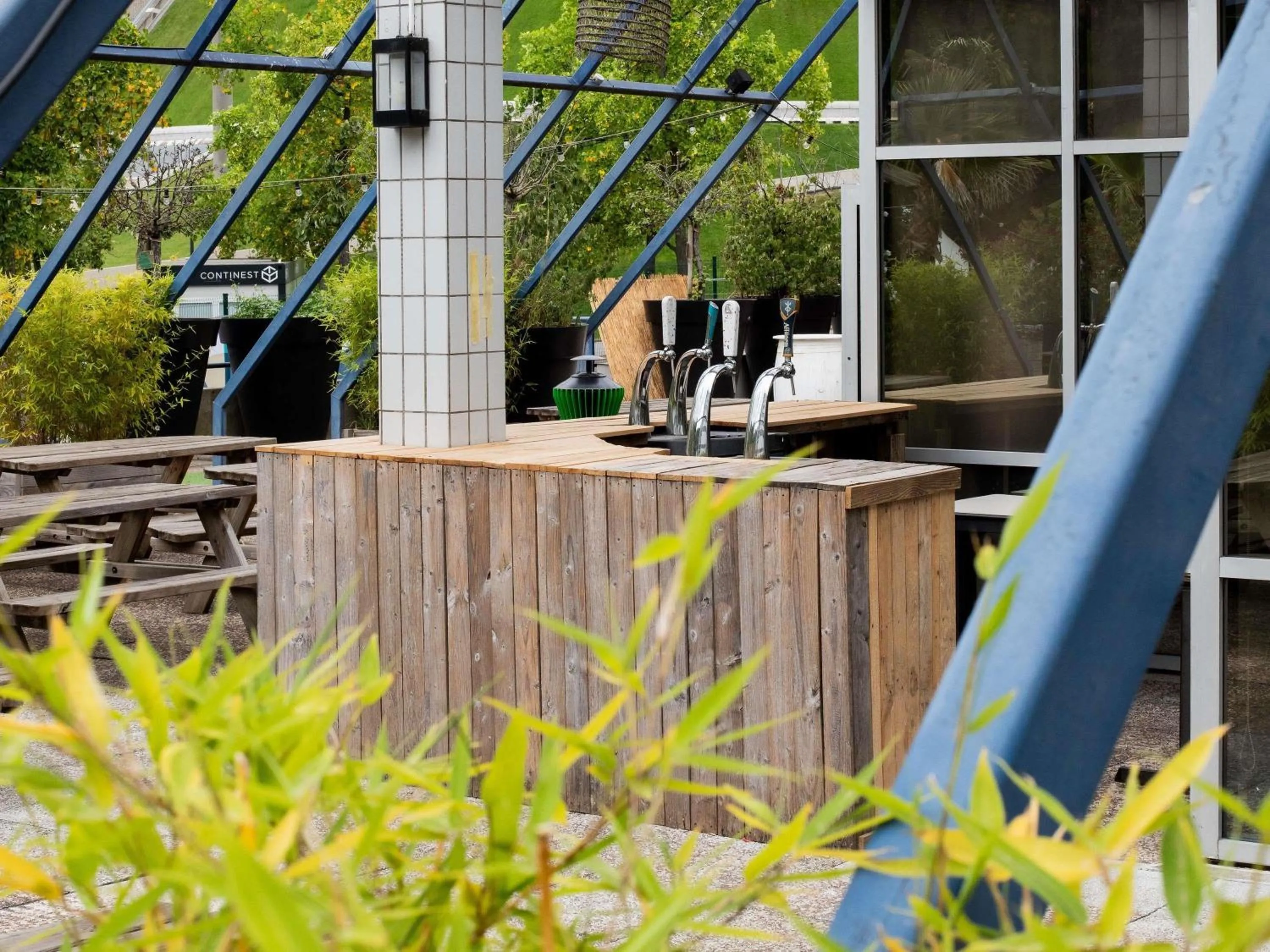 Lounge or bar in ibis Styles Paris Bercy