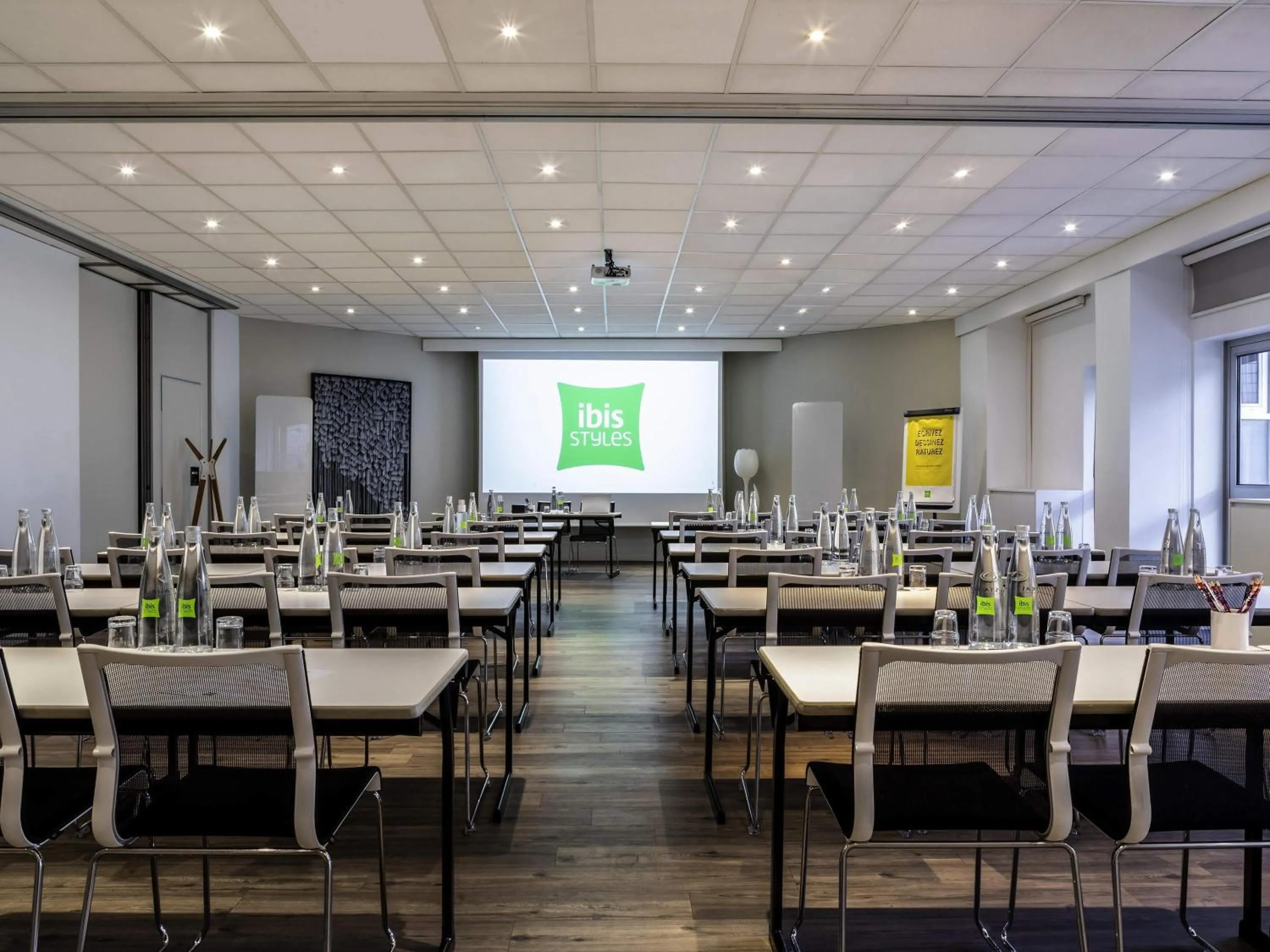 Meeting/conference room in ibis Styles Paris Bercy