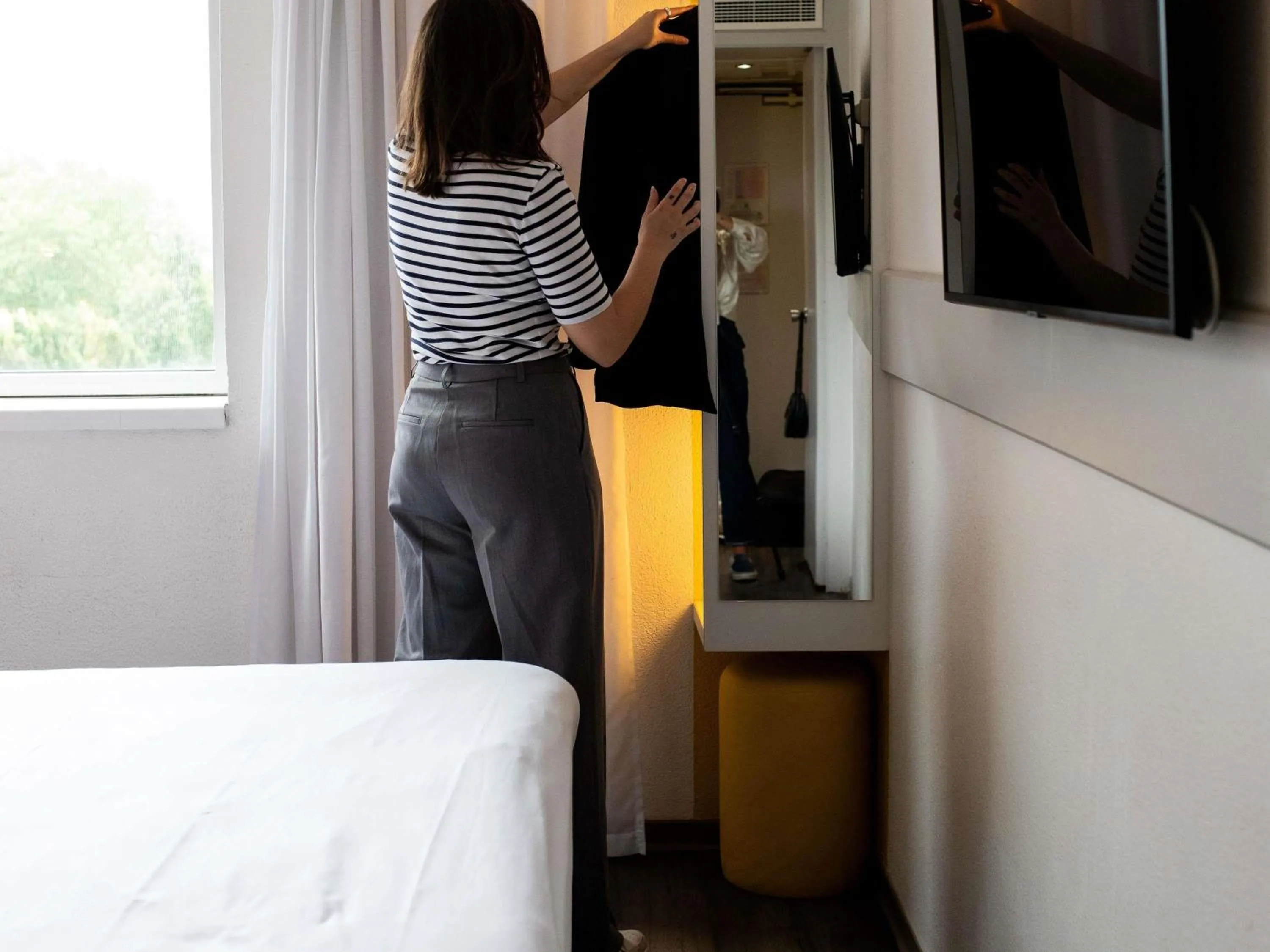 Bedroom in ibis Styles Paris Bercy