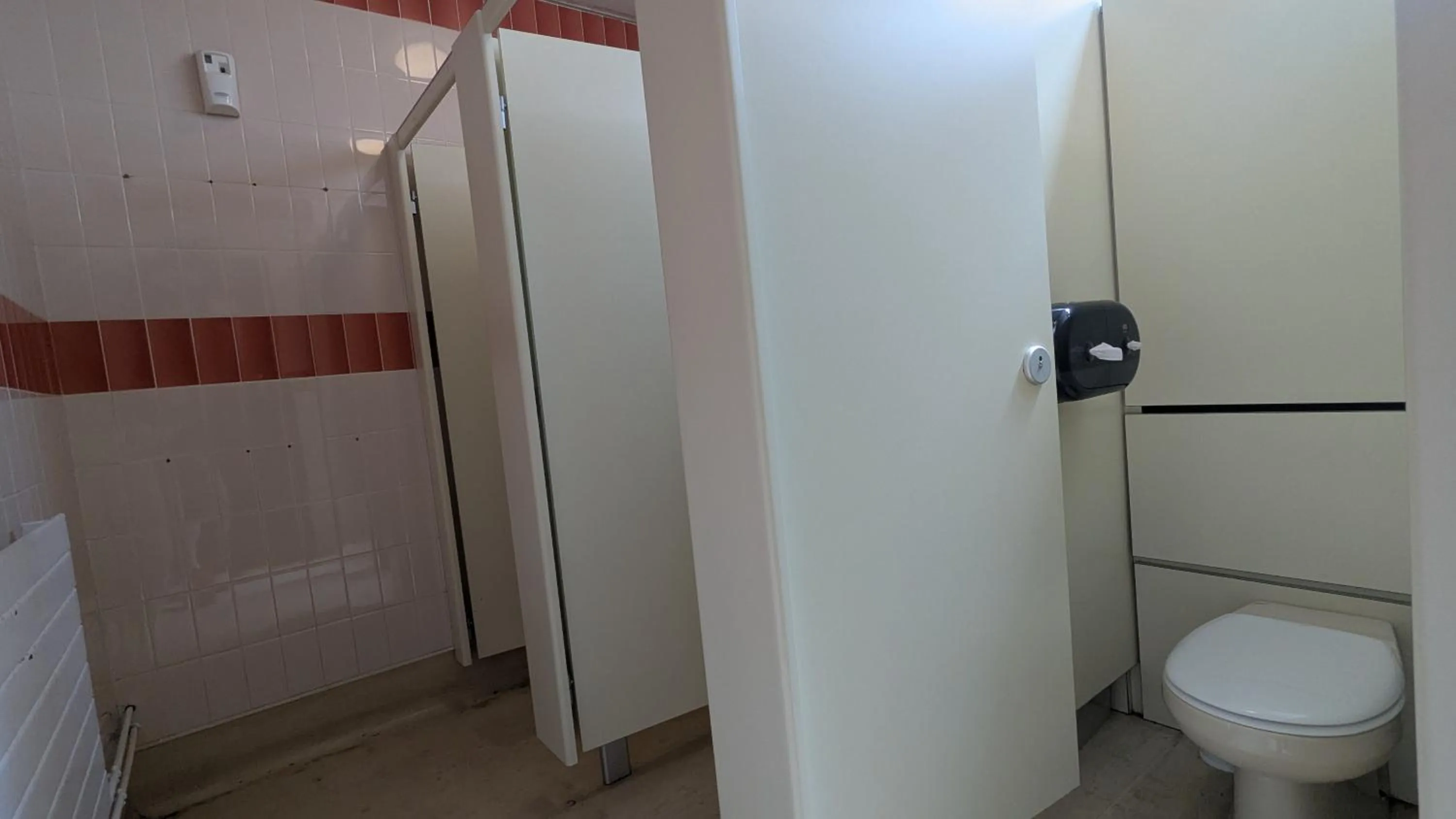 Toilet in Rock n Bowl