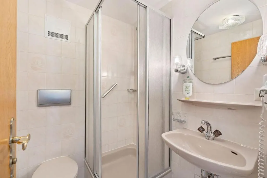 Shower in Hotel Garni Traube