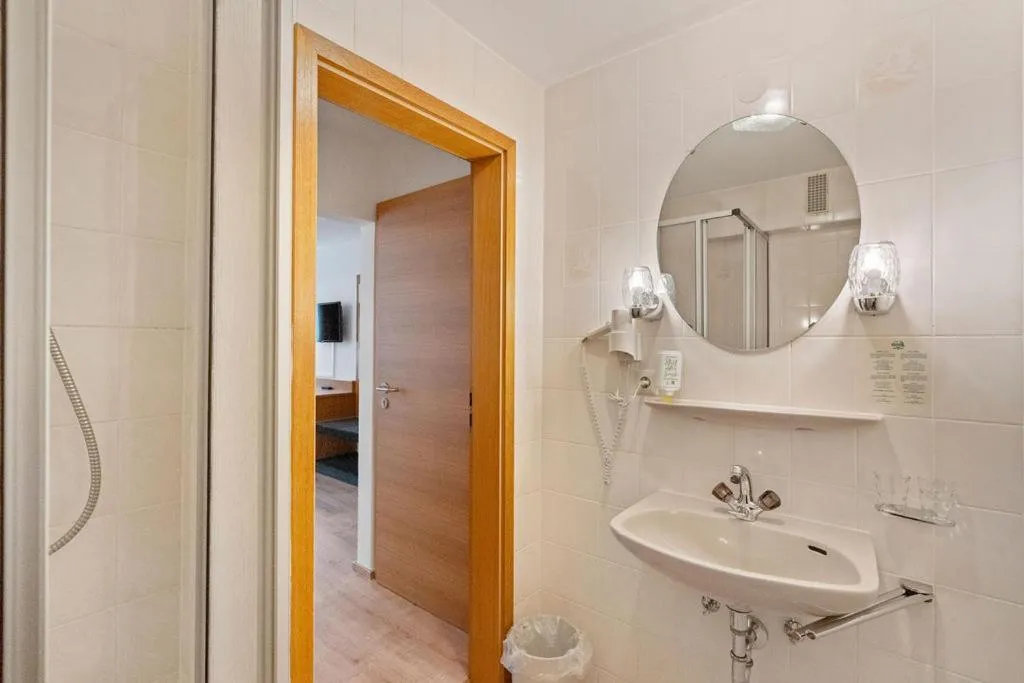 Shower in Hotel Garni Traube