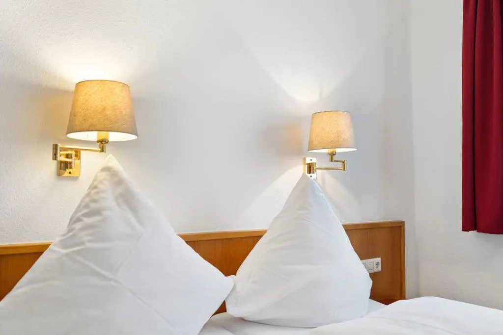 Bed in Hotel Garni Traube