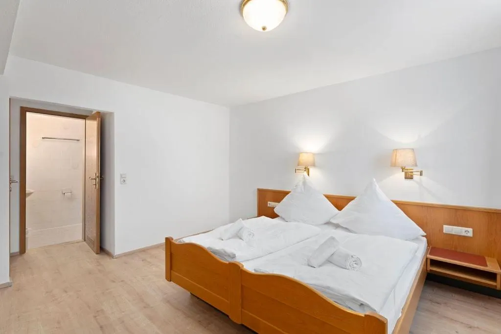 Bed in Hotel Garni Traube