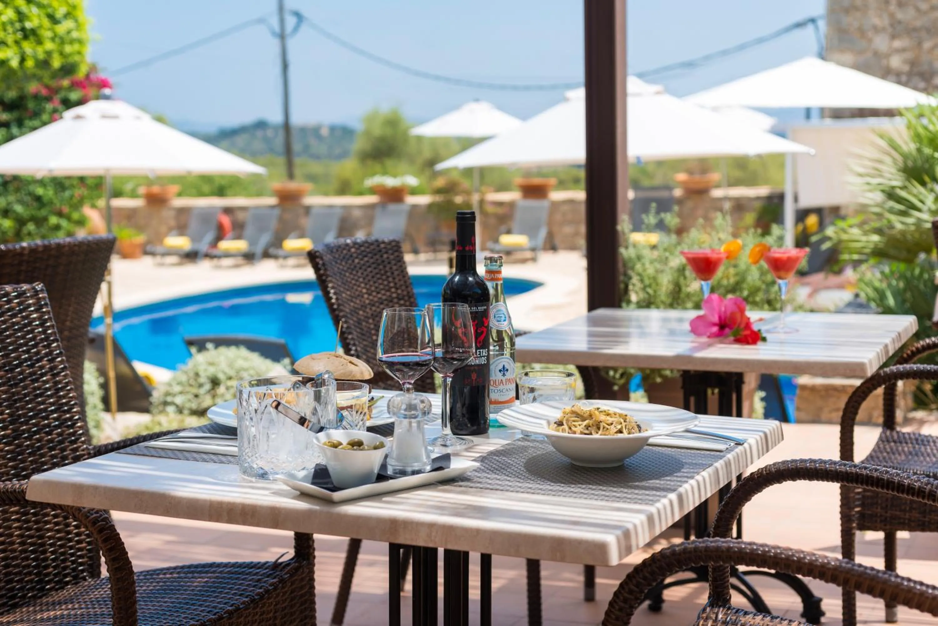 Restaurant/places to eat in New Can Furios Hotel by Can Calco Hotels