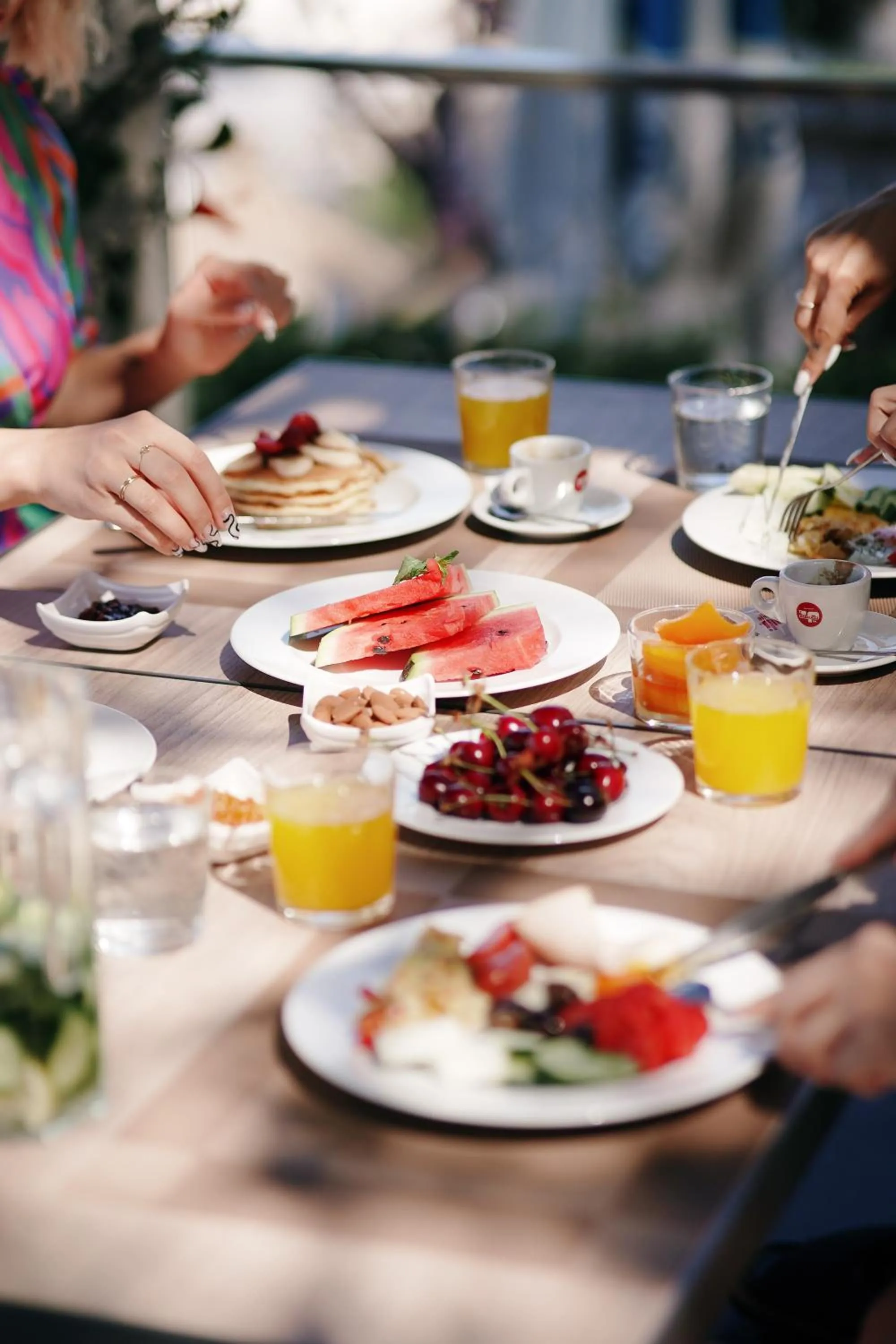 Restaurant/places to eat in Hotel Jaroal